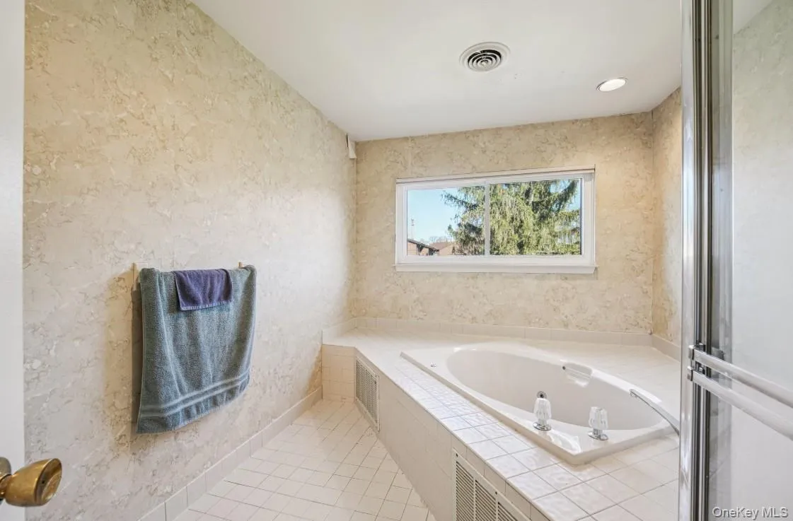 36 Tulip Court, Clarkstown, NY, 2 Bedrooms Bedrooms, 5 Rooms Rooms,2 BathroomsBathrooms,Residential Sale,For Rent,Tulip,0,1000458 36 Tulip Court, Clarkstown, NY, 2 Bedrooms Bedrooms, 5 Rooms Rooms,2 BathroomsBathrooms,Residential Sale,For Rent,Tulip,0,1000458
