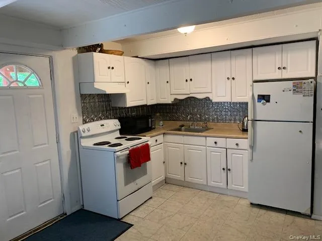 10 Woodchuck Lane, Brookhaven, NY, 5 Bedrooms Bedrooms, 8 Rooms Rooms,2 BathroomsBathrooms,Residential Lease,For Rent,Woodchuck,0,1000471 10 Woodchuck Lane, Brookhaven, NY, 5 Bedrooms Bedrooms, 8 Rooms Rooms,2 BathroomsBathrooms,Residential Lease,For Rent,Woodchuck,0,1000471