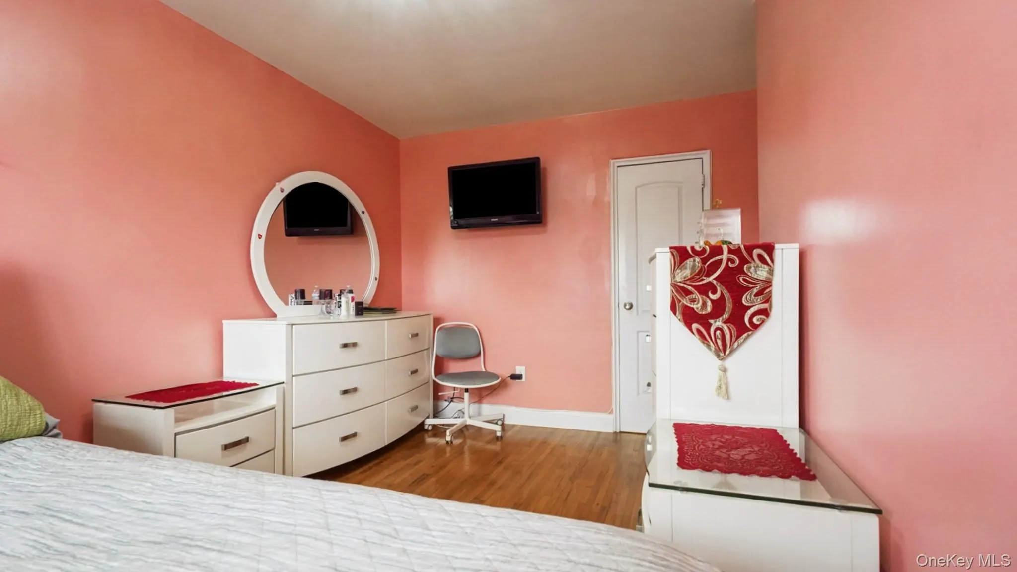 Wood-finish flooring throughout Wood-finish flooring throughout