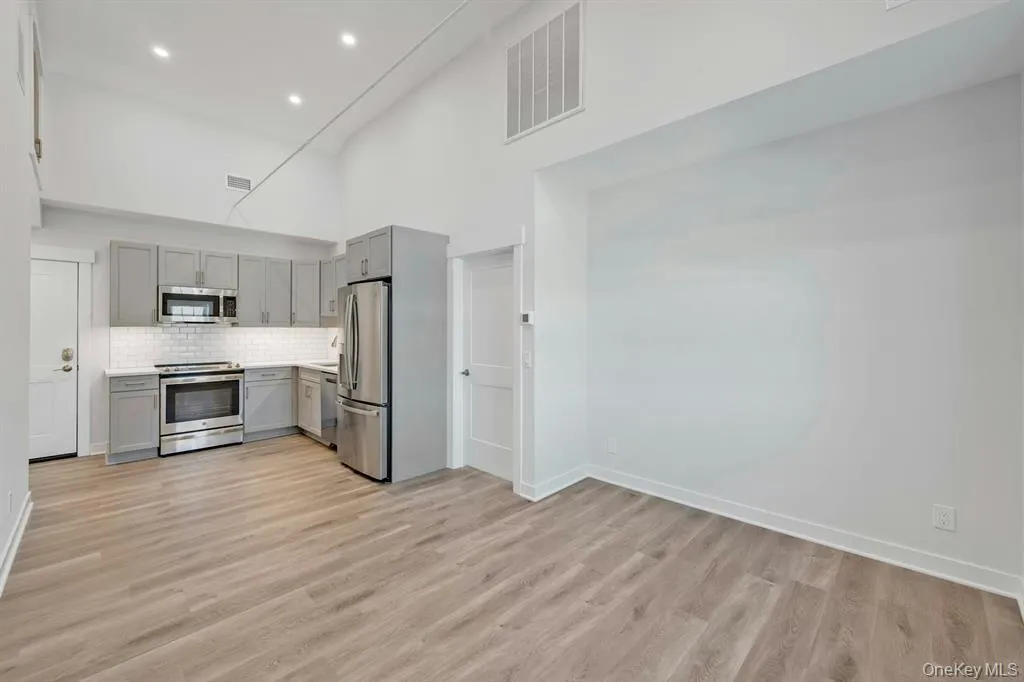 1133 Pleasantville Road, Ossining, NY, 1 Bedroom Bedrooms, 3 Rooms Rooms,1 BathroomBathrooms,Residential Lease,For Rent,Pleasantville,0,1000477 1133 Pleasantville Road, Ossining, NY, 1 Bedroom Bedrooms, 3 Rooms Rooms,1 BathroomBathrooms,Residential Lease,For Rent,Pleasantville,0,1000477