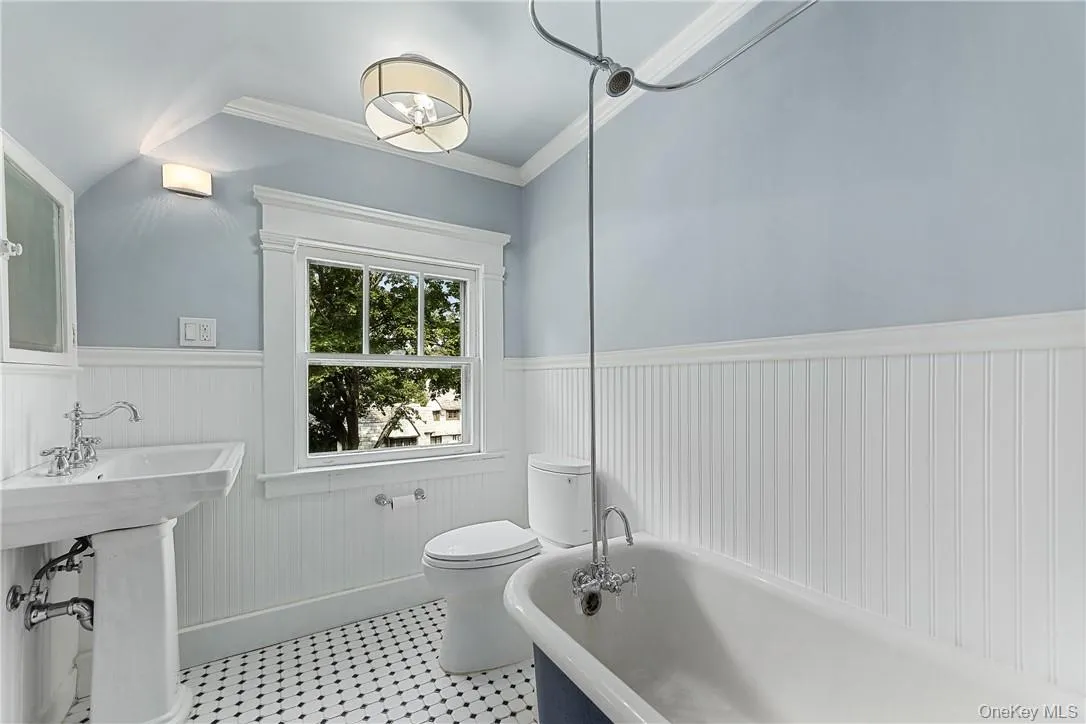 16 Kraft Avenue, Eastchester, NY, 5 Bedrooms Bedrooms, 12 Rooms Rooms,2 BathroomsBathrooms,Residential Lease,For Rent,Kraft,0,1000482 16 Kraft Avenue, Eastchester, NY, 5 Bedrooms Bedrooms, 12 Rooms Rooms,2 BathroomsBathrooms,Residential Lease,For Rent,Kraft,0,1000482