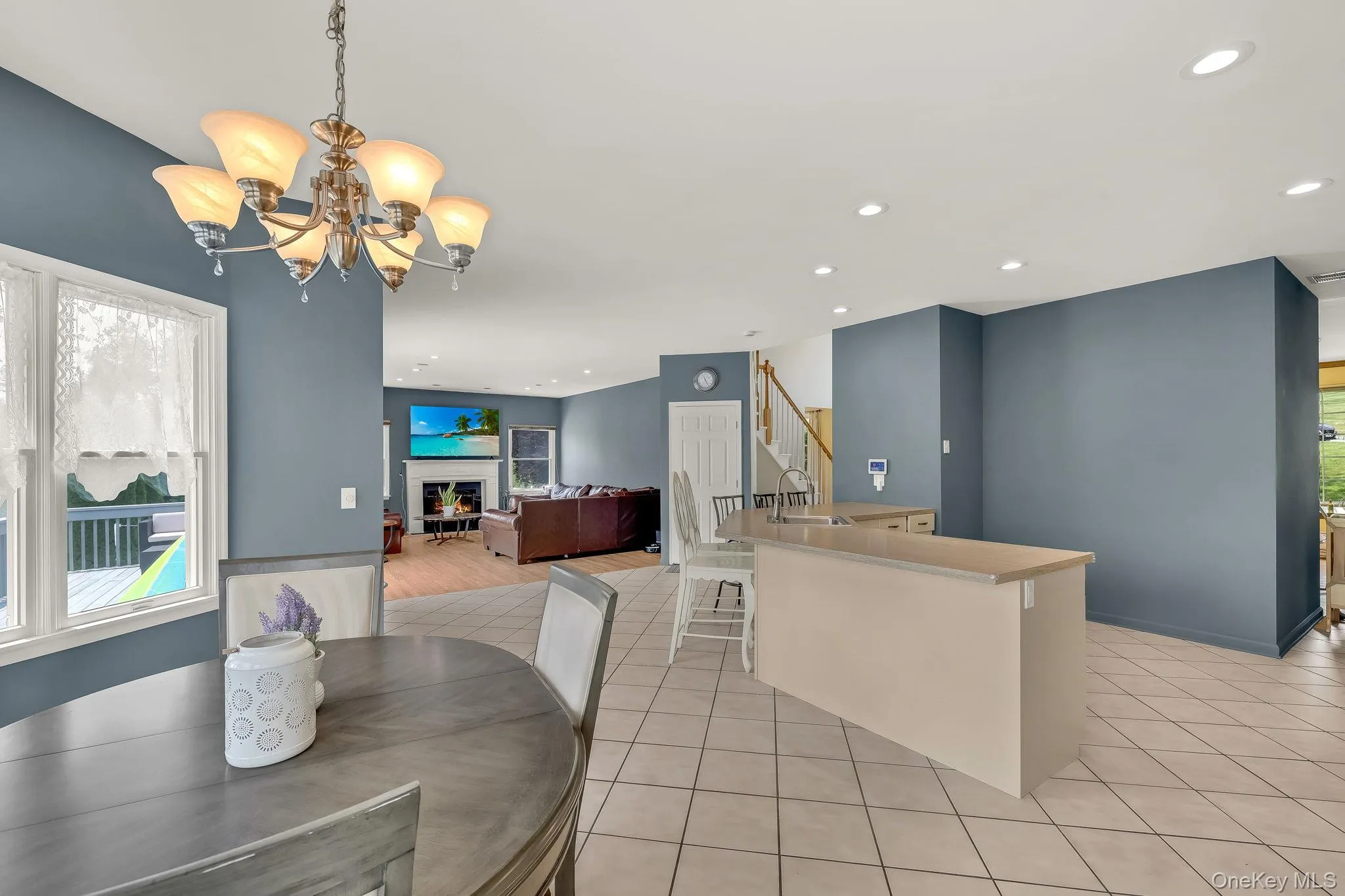 Large Open eating Area that Flows to Family Room Large Open eating Area that Flows to Family Room