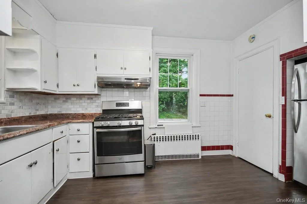 15-17 Chestnut Street, Greenburgh, NY, 2 Bedrooms Bedrooms, 6 Rooms Rooms,1 BathroomBathrooms,Residential Lease,For Rent,Chestnut,0,1000512 15-17 Chestnut Street, Greenburgh, NY, 2 Bedrooms Bedrooms, 6 Rooms Rooms,1 BathroomBathrooms,Residential Lease,For Rent,Chestnut,0,1000512