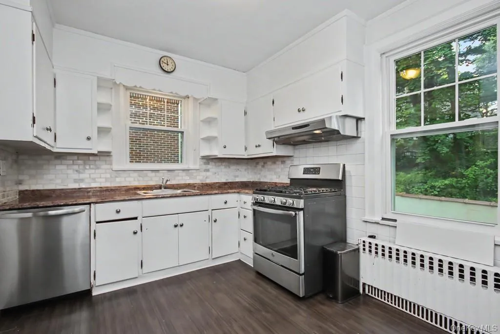 15-17 Chestnut Street, Greenburgh, NY, 2 Bedrooms Bedrooms, 6 Rooms Rooms,1 BathroomBathrooms,Residential Lease,For Rent,Chestnut,0,1000512 15-17 Chestnut Street, Greenburgh, NY, 2 Bedrooms Bedrooms, 6 Rooms Rooms,1 BathroomBathrooms,Residential Lease,For Rent,Chestnut,0,1000512