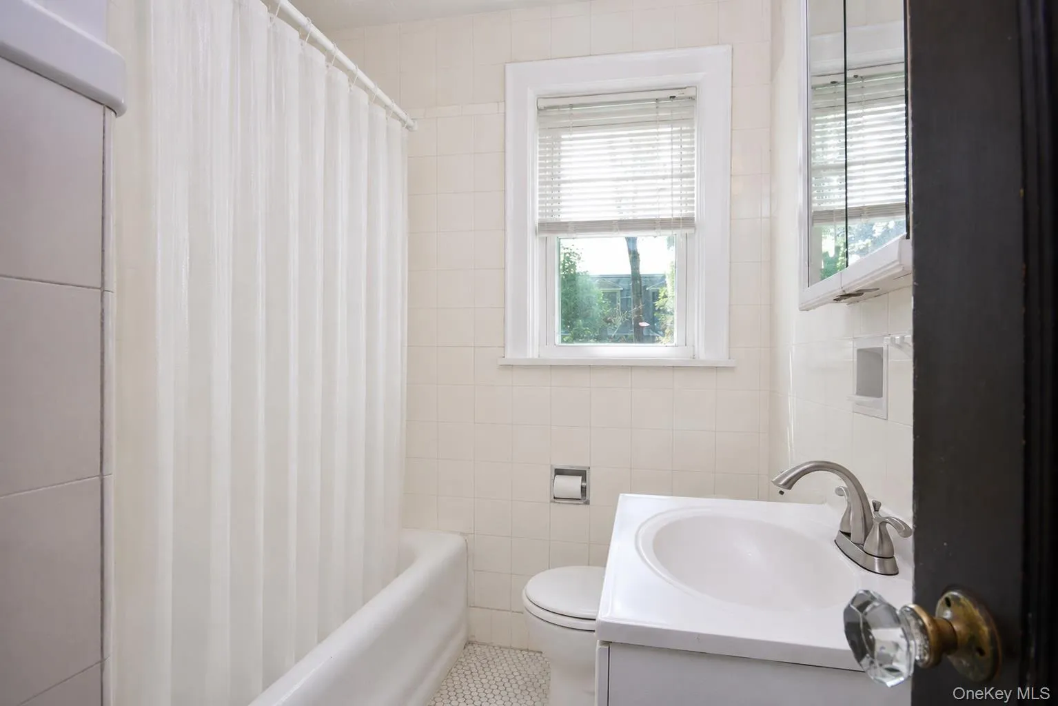 15-17 Chestnut Street, Greenburgh, NY, 2 Bedrooms Bedrooms, 6 Rooms Rooms,1 BathroomBathrooms,Residential Lease,For Rent,Chestnut,0,1000512 15-17 Chestnut Street, Greenburgh, NY, 2 Bedrooms Bedrooms, 6 Rooms Rooms,1 BathroomBathrooms,Residential Lease,For Rent,Chestnut,0,1000512