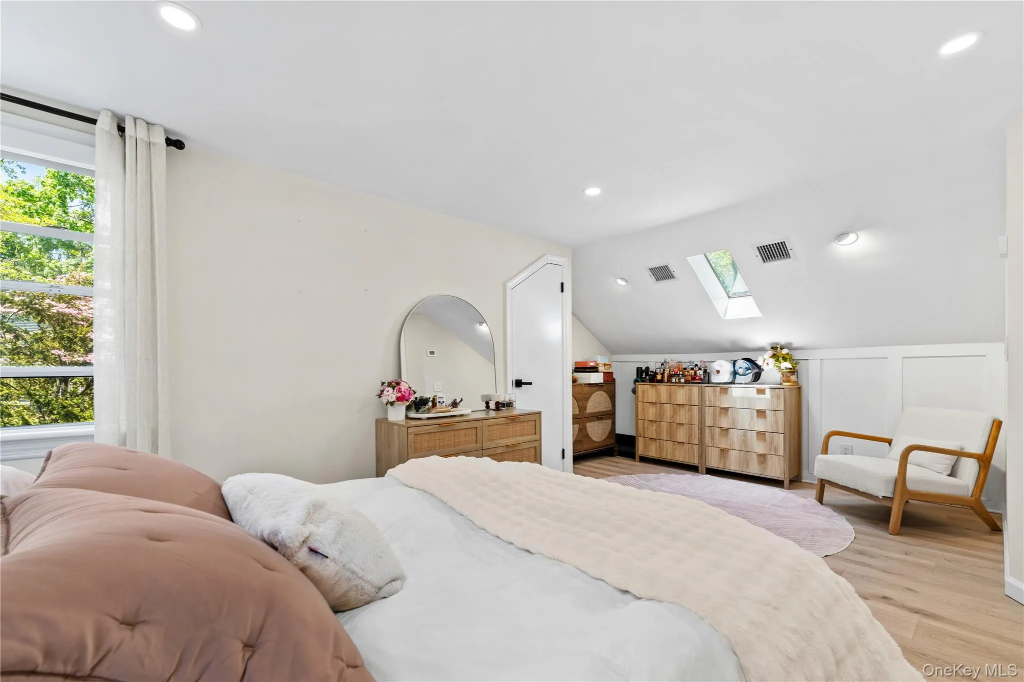 5 Windsor Lane, Huntington, NY, 3 Bedrooms Bedrooms, 9 Rooms Rooms,1 BathroomBathrooms,Residential,For Rent,Windsor,0,1000517 5 Windsor Lane, Huntington, NY, 3 Bedrooms Bedrooms, 9 Rooms Rooms,1 BathroomBathrooms,Residential,For Rent,Windsor,0,1000517