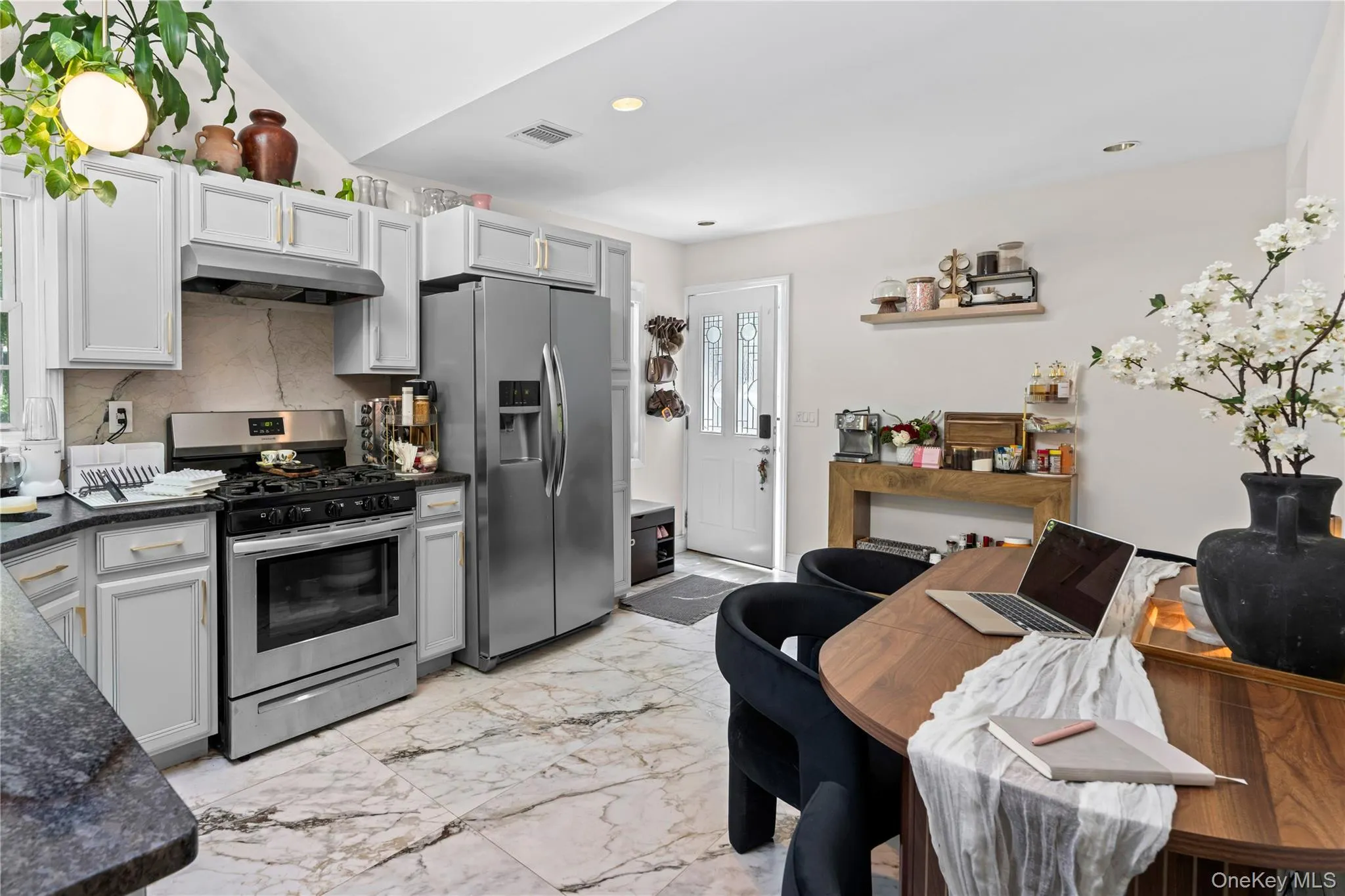 5 Windsor Lane, Huntington, NY, 3 Bedrooms Bedrooms, 9 Rooms Rooms,1 BathroomBathrooms,Residential,For Rent,Windsor,0,1000517 5 Windsor Lane, Huntington, NY, 3 Bedrooms Bedrooms, 9 Rooms Rooms,1 BathroomBathrooms,Residential,For Rent,Windsor,0,1000517