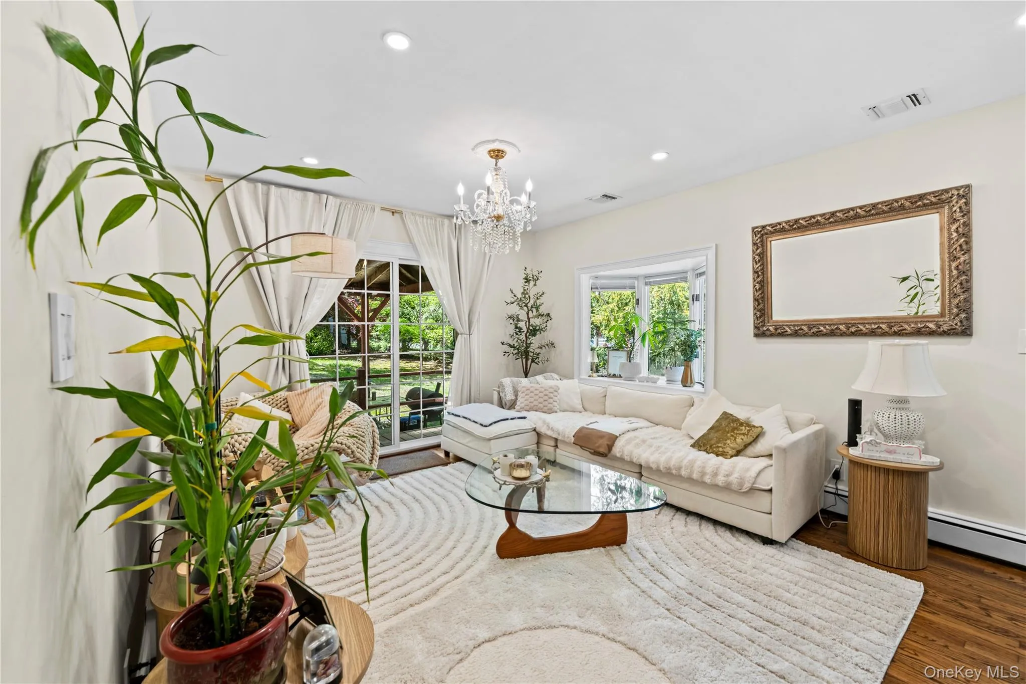 5 Windsor Lane, Huntington, NY, 3 Bedrooms Bedrooms, 9 Rooms Rooms,1 BathroomBathrooms,Residential,For Rent,Windsor,0,1000517 5 Windsor Lane, Huntington, NY, 3 Bedrooms Bedrooms, 9 Rooms Rooms,1 BathroomBathrooms,Residential,For Rent,Windsor,0,1000517