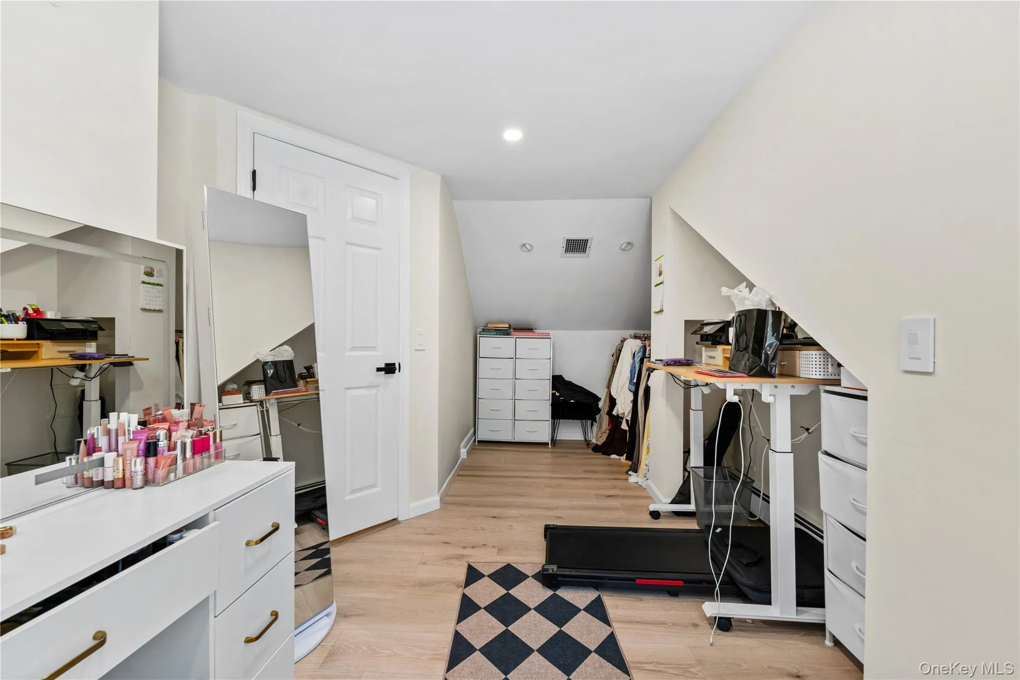 5 Windsor Lane, Huntington, NY, 3 Bedrooms Bedrooms, 9 Rooms Rooms,1 BathroomBathrooms,Residential,For Rent,Windsor,0,1000517 5 Windsor Lane, Huntington, NY, 3 Bedrooms Bedrooms, 9 Rooms Rooms,1 BathroomBathrooms,Residential,For Rent,Windsor,0,1000517