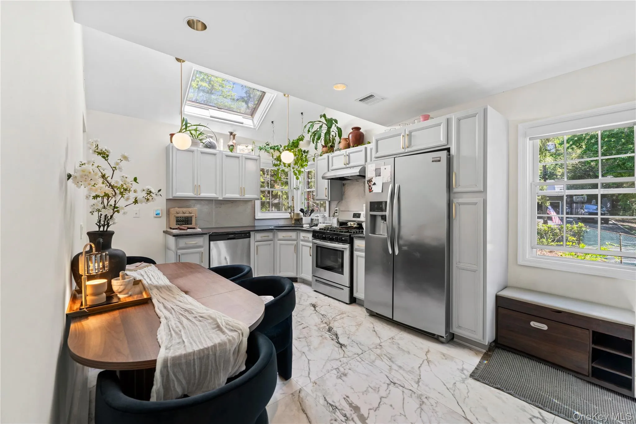 5 Windsor Lane, Huntington, NY, 3 Bedrooms Bedrooms, 9 Rooms Rooms,1 BathroomBathrooms,Residential,For Rent,Windsor,0,1000517 5 Windsor Lane, Huntington, NY, 3 Bedrooms Bedrooms, 9 Rooms Rooms,1 BathroomBathrooms,Residential,For Rent,Windsor,0,1000517