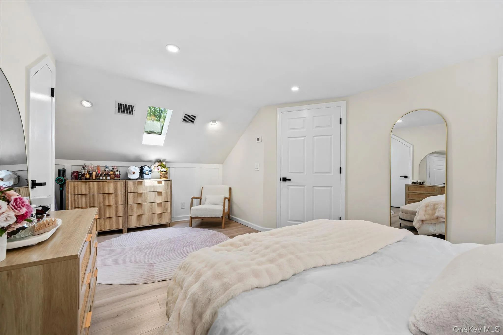 5 Windsor Lane, Huntington, NY, 3 Bedrooms Bedrooms, 9 Rooms Rooms,1 BathroomBathrooms,Residential,For Rent,Windsor,0,1000517 5 Windsor Lane, Huntington, NY, 3 Bedrooms Bedrooms, 9 Rooms Rooms,1 BathroomBathrooms,Residential,For Rent,Windsor,0,1000517