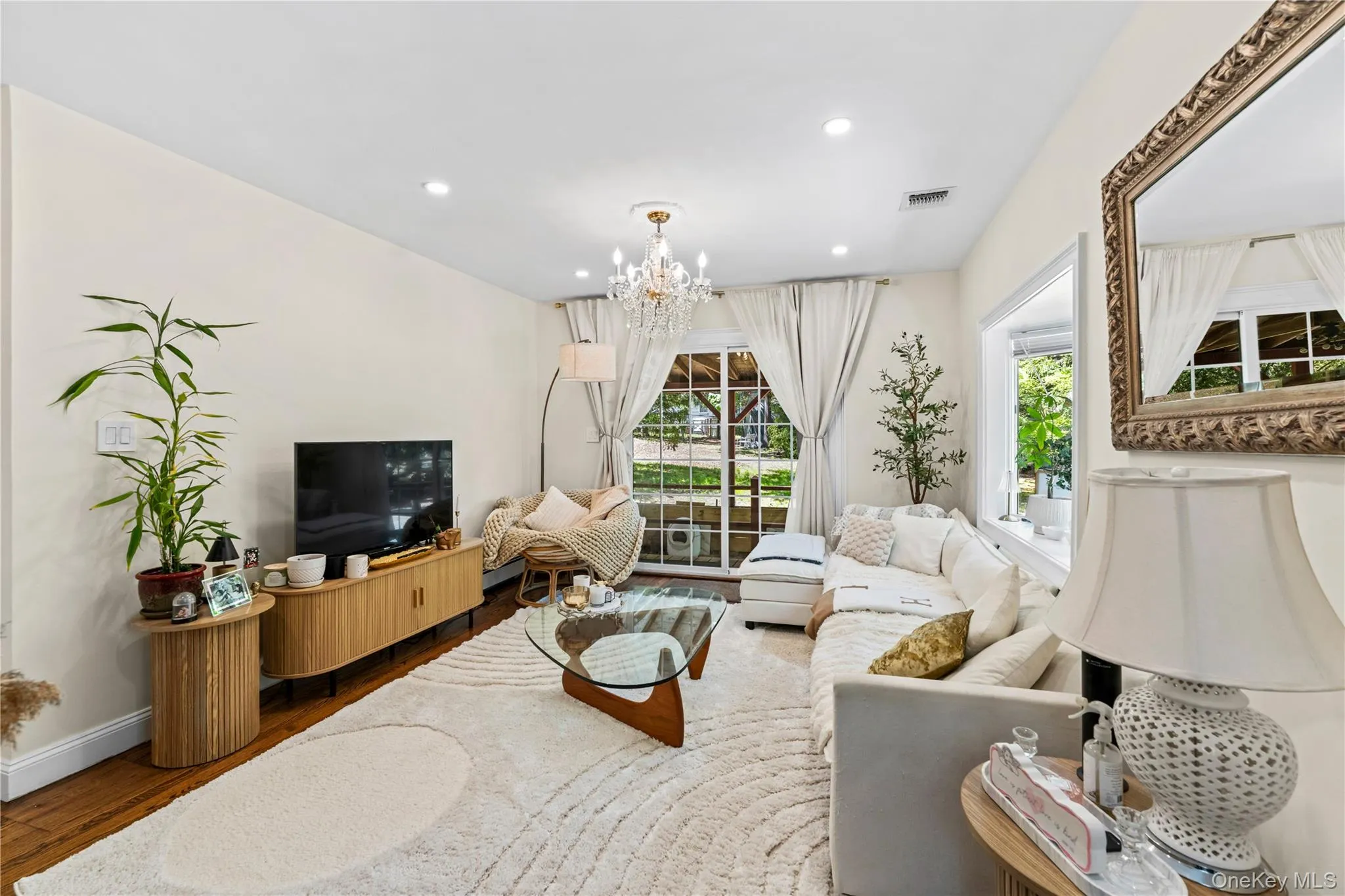 5 Windsor Lane, Huntington, NY, 3 Bedrooms Bedrooms, 9 Rooms Rooms,1 BathroomBathrooms,Residential,For Rent,Windsor,0,1000517 5 Windsor Lane, Huntington, NY, 3 Bedrooms Bedrooms, 9 Rooms Rooms,1 BathroomBathrooms,Residential,For Rent,Windsor,0,1000517