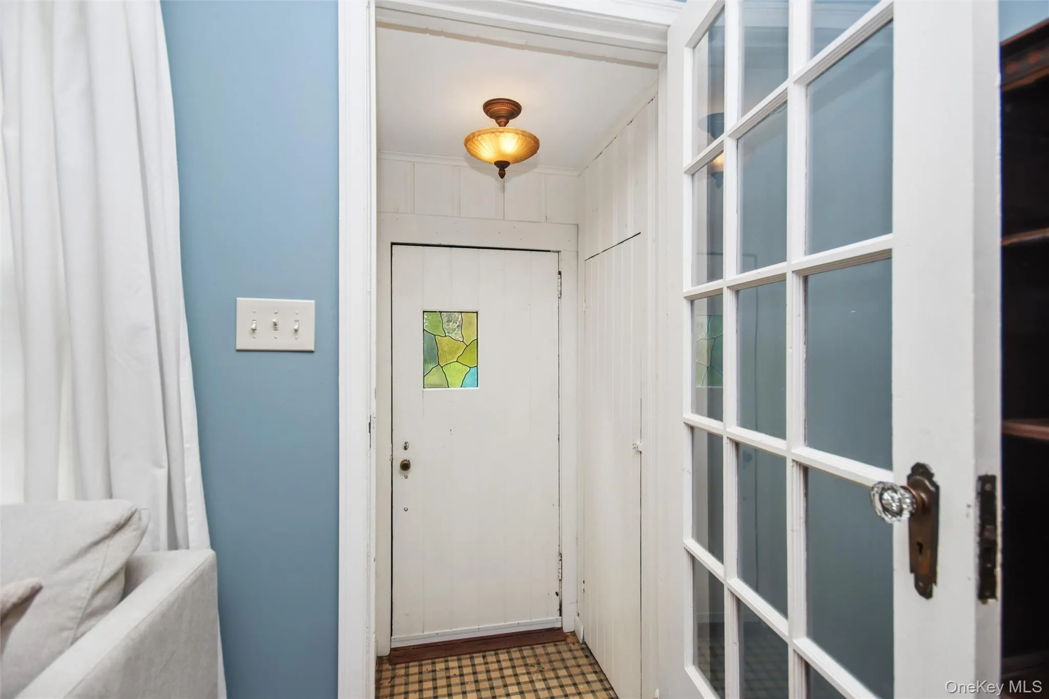 Entry door w/ stained glass window & a guest coat closet Entry door w/ stained glass window & a guest coat closet