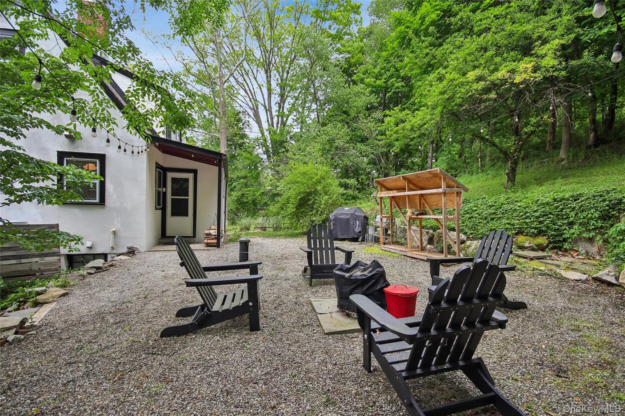 Backyard patio perfect for entertaining & BBQ's Backyard patio perfect for entertaining & BBQ's