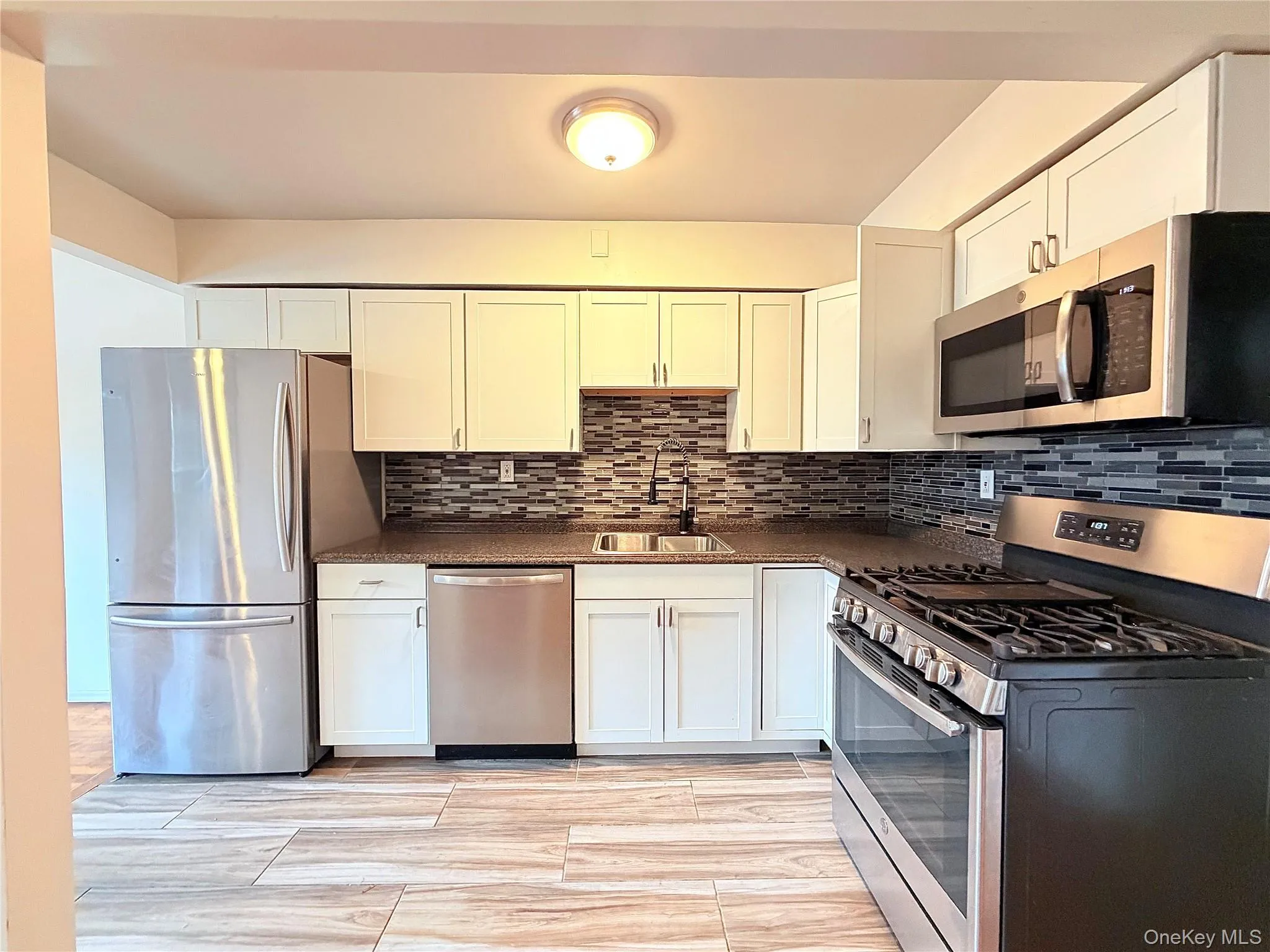 14407 101st Avenue, New York, NY, 2 Bedrooms Bedrooms, 4 Rooms Rooms,1 BathroomBathrooms,Residential Lease,For Rent,101st,0,1000521 14407 101st Avenue, New York, NY, 2 Bedrooms Bedrooms, 4 Rooms Rooms,1 BathroomBathrooms,Residential Lease,For Rent,101st,0,1000521