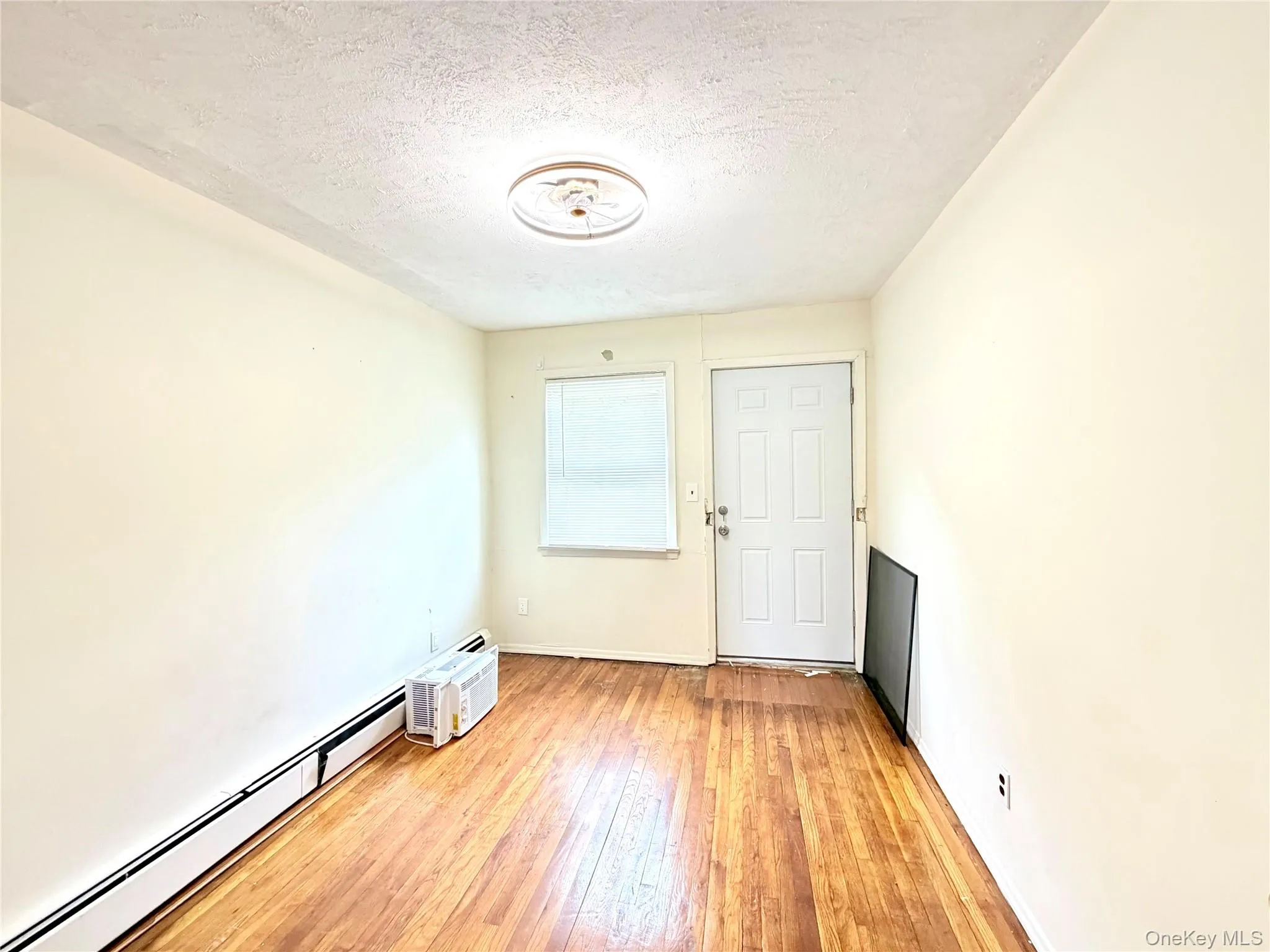 14407 101st Avenue, New York, NY, 2 Bedrooms Bedrooms, 4 Rooms Rooms,1 BathroomBathrooms,Residential Lease,For Rent,101st,0,1000521 14407 101st Avenue, New York, NY, 2 Bedrooms Bedrooms, 4 Rooms Rooms,1 BathroomBathrooms,Residential Lease,For Rent,101st,0,1000521