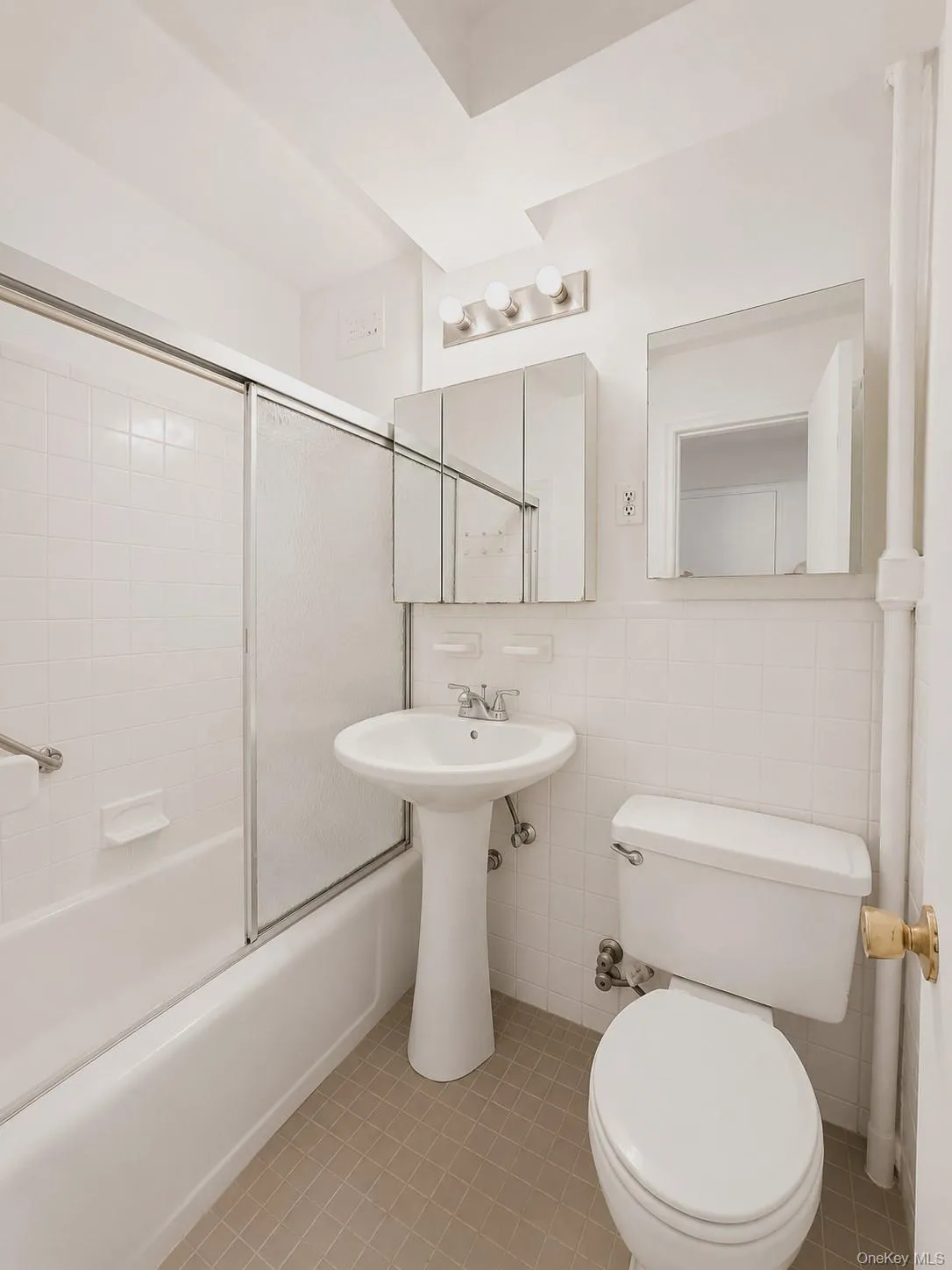 9940 63 Road, New York, NY, 1 Bedroom Bedrooms, 4 Rooms Rooms,1 BathroomBathrooms,Residential,For Rent,63,0,1000523 9940 63 Road, New York, NY, 1 Bedroom Bedrooms, 4 Rooms Rooms,1 BathroomBathrooms,Residential,For Rent,63,0,1000523