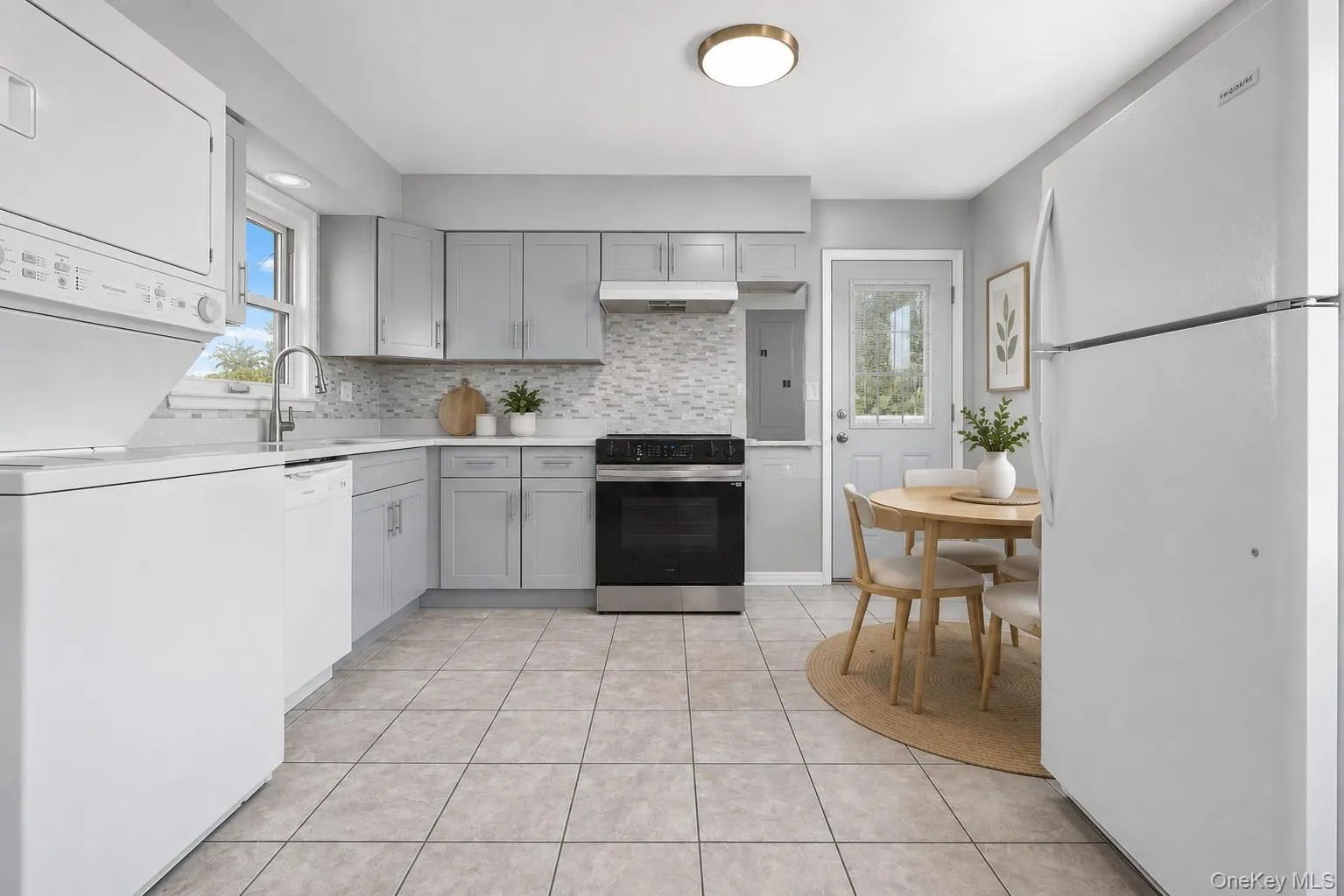 28 Candle Lane, Hempstead, NY, 7 Bedrooms Bedrooms, 10 Rooms Rooms,2 BathroomsBathrooms,Residential,For Rent,Candle,0,1000535 28 Candle Lane, Hempstead, NY, 7 Bedrooms Bedrooms, 10 Rooms Rooms,2 BathroomsBathrooms,Residential,For Rent,Candle,0,1000535