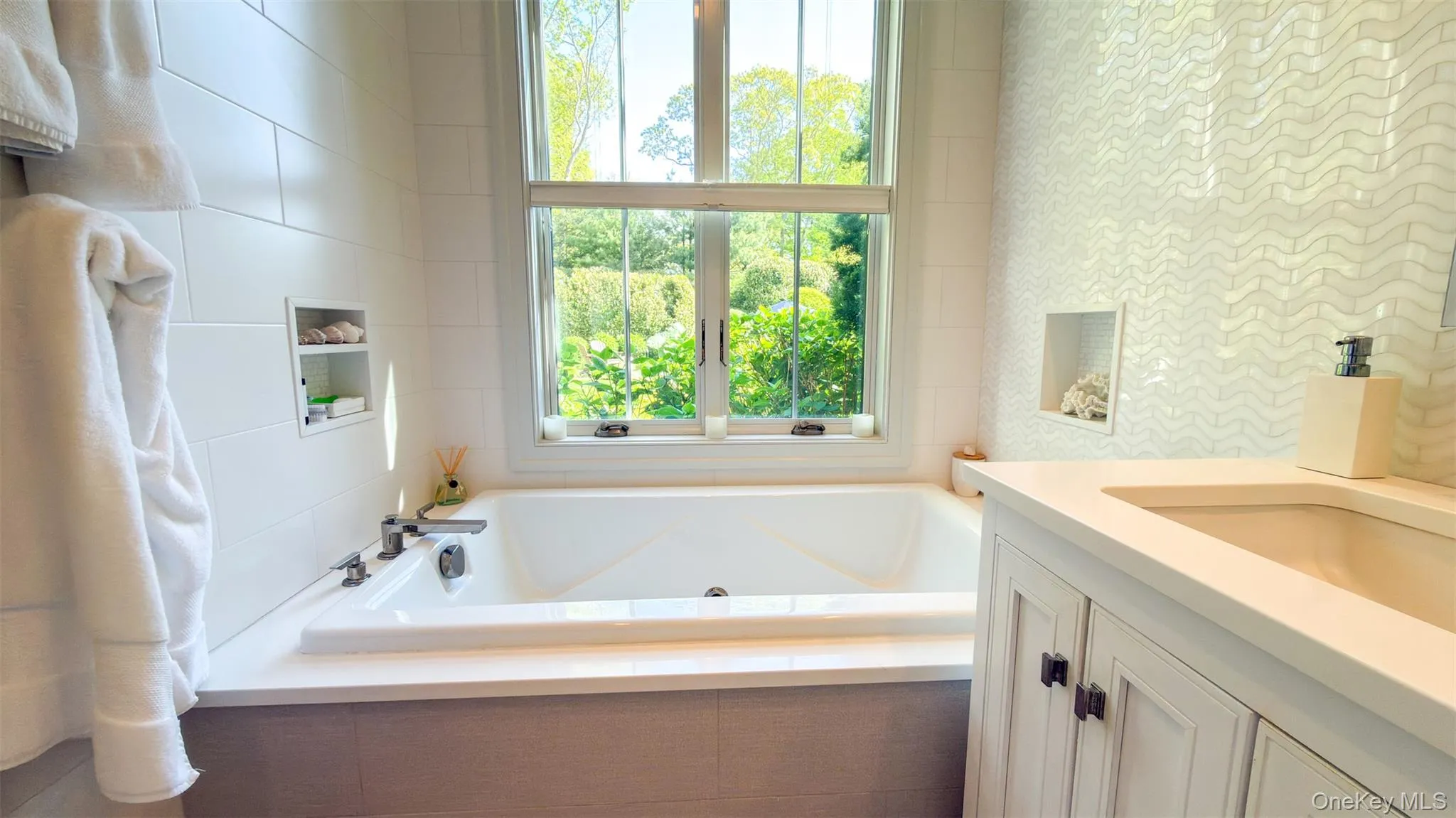 95 Tyrone Drive, East Hampton, NY, 3 Bedrooms Bedrooms, 5 Rooms Rooms,2 BathroomsBathrooms,Residential,For Rent,Tyrone,0,1000541 95 Tyrone Drive, East Hampton, NY, 3 Bedrooms Bedrooms, 5 Rooms Rooms,2 BathroomsBathrooms,Residential,For Rent,Tyrone,0,1000541