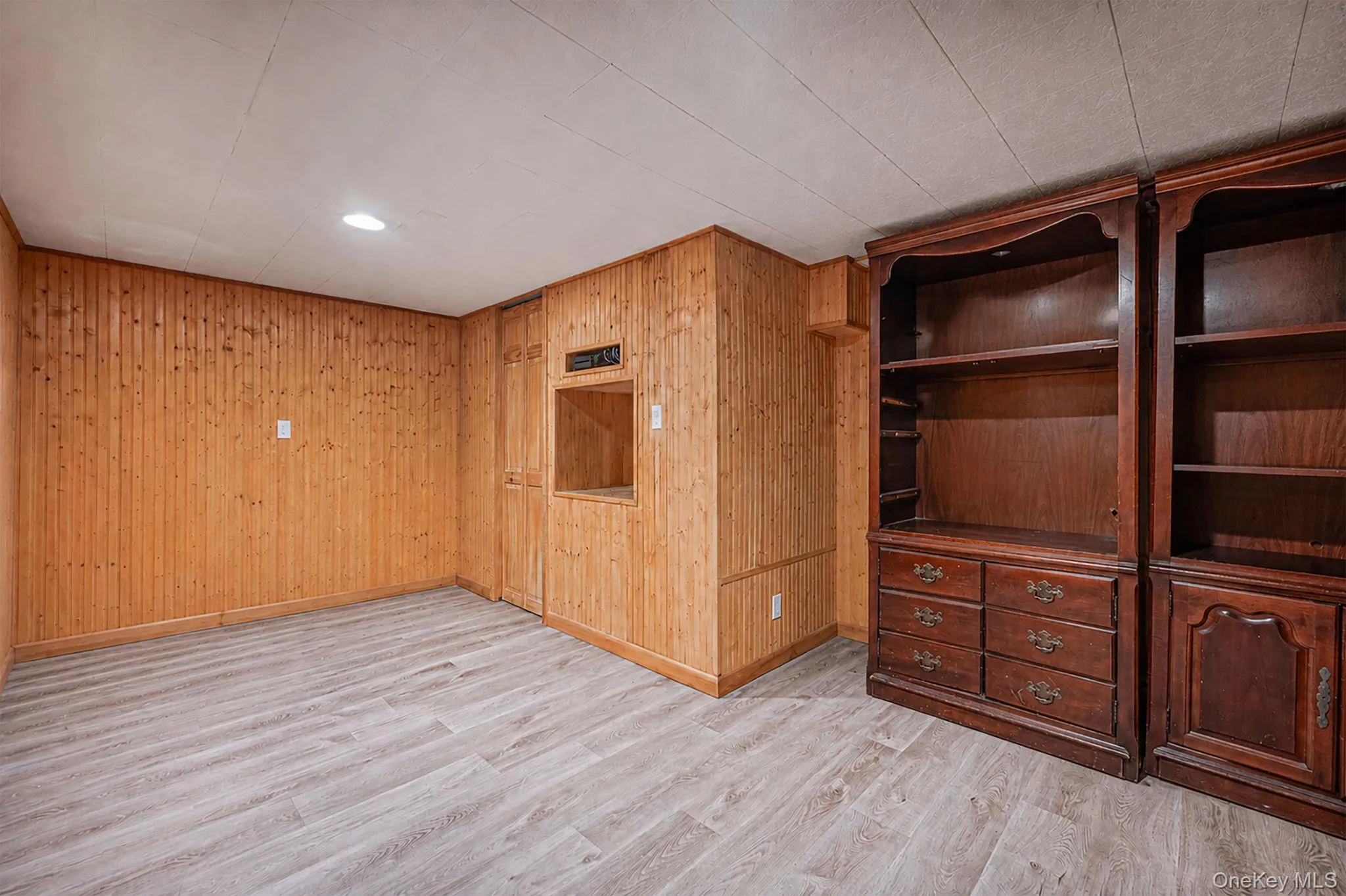 15 Lillian Place, Oyster Bay, NY, 4 Bedrooms Bedrooms, 8 Rooms Rooms,2 BathroomsBathrooms,Residential,For Rent,Lillian,0,1000542 15 Lillian Place, Oyster Bay, NY, 4 Bedrooms Bedrooms, 8 Rooms Rooms,2 BathroomsBathrooms,Residential,For Rent,Lillian,0,1000542