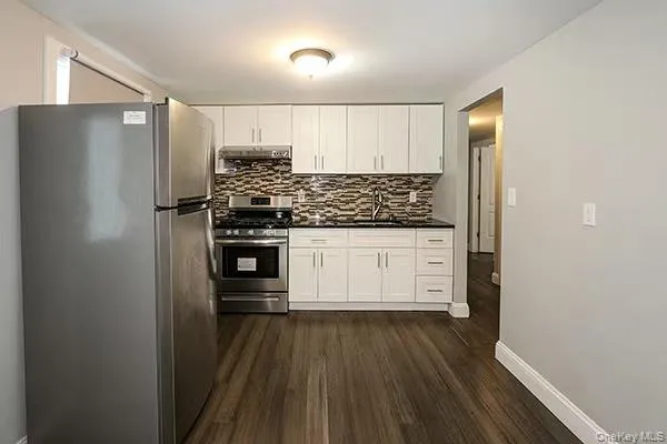 335 Gillette Street, Babylon, NY, 3 Bedrooms Bedrooms, 3 Rooms Rooms,1 BathroomBathrooms,Residential Lease,For Rent,Gillette,0,1000560 335 Gillette Street, Babylon, NY, 3 Bedrooms Bedrooms, 3 Rooms Rooms,1 BathroomBathrooms,Residential Lease,For Rent,Gillette,0,1000560