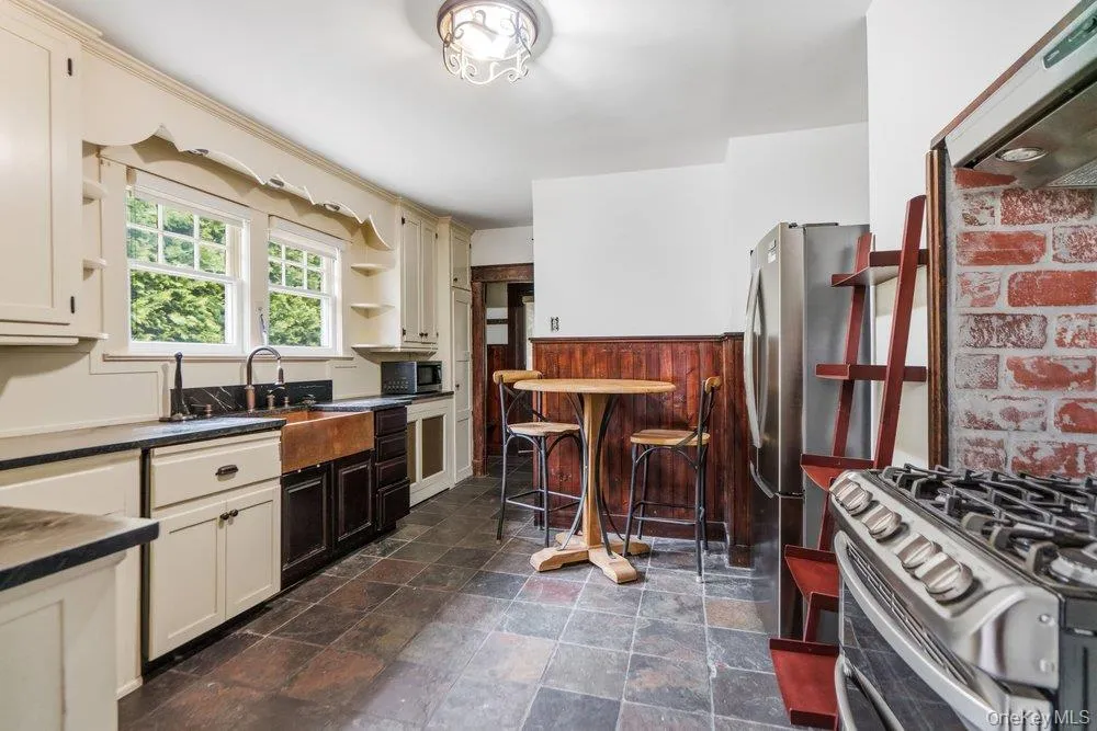 18 Roosevelt Street, Babylon, NY, 3 Bedrooms Bedrooms, 5 Rooms Rooms,1 BathroomBathrooms,Residential Lease,For Rent,Roosevelt,0,1000572 18 Roosevelt Street, Babylon, NY, 3 Bedrooms Bedrooms, 5 Rooms Rooms,1 BathroomBathrooms,Residential Lease,For Rent,Roosevelt,0,1000572
