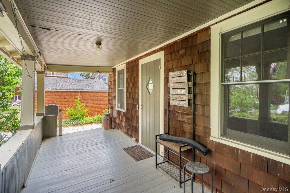18 Roosevelt Street, Babylon, NY, 3 Bedrooms Bedrooms, 5 Rooms Rooms,1 BathroomBathrooms,Residential Lease,For Rent,Roosevelt,0,1000572 18 Roosevelt Street, Babylon, NY, 3 Bedrooms Bedrooms, 5 Rooms Rooms,1 BathroomBathrooms,Residential Lease,For Rent,Roosevelt,0,1000572