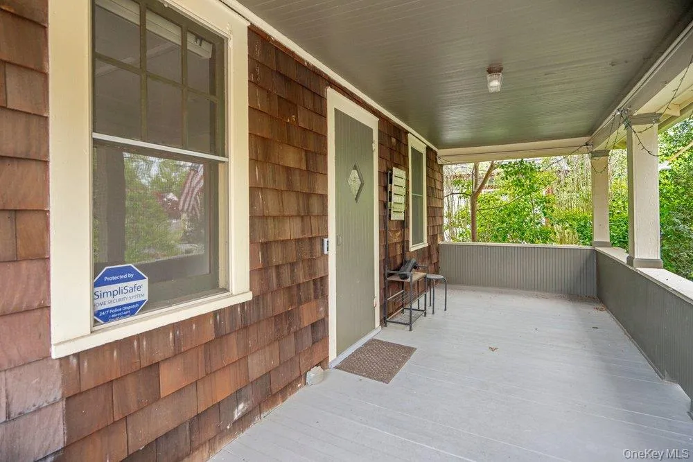 18 Roosevelt Street, Babylon, NY, 3 Bedrooms Bedrooms, 5 Rooms Rooms,1 BathroomBathrooms,Residential Lease,For Rent,Roosevelt,0,1000572 18 Roosevelt Street, Babylon, NY, 3 Bedrooms Bedrooms, 5 Rooms Rooms,1 BathroomBathrooms,Residential Lease,For Rent,Roosevelt,0,1000572