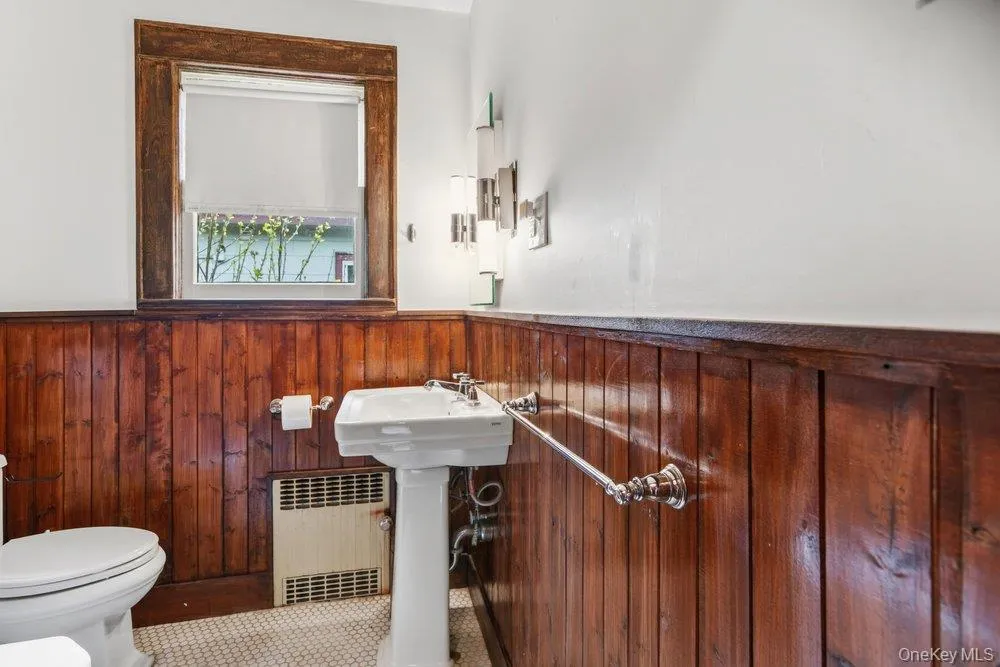 18 Roosevelt Street, Babylon, NY, 3 Bedrooms Bedrooms, 5 Rooms Rooms,1 BathroomBathrooms,Residential Lease,For Rent,Roosevelt,0,1000572 18 Roosevelt Street, Babylon, NY, 3 Bedrooms Bedrooms, 5 Rooms Rooms,1 BathroomBathrooms,Residential Lease,For Rent,Roosevelt,0,1000572