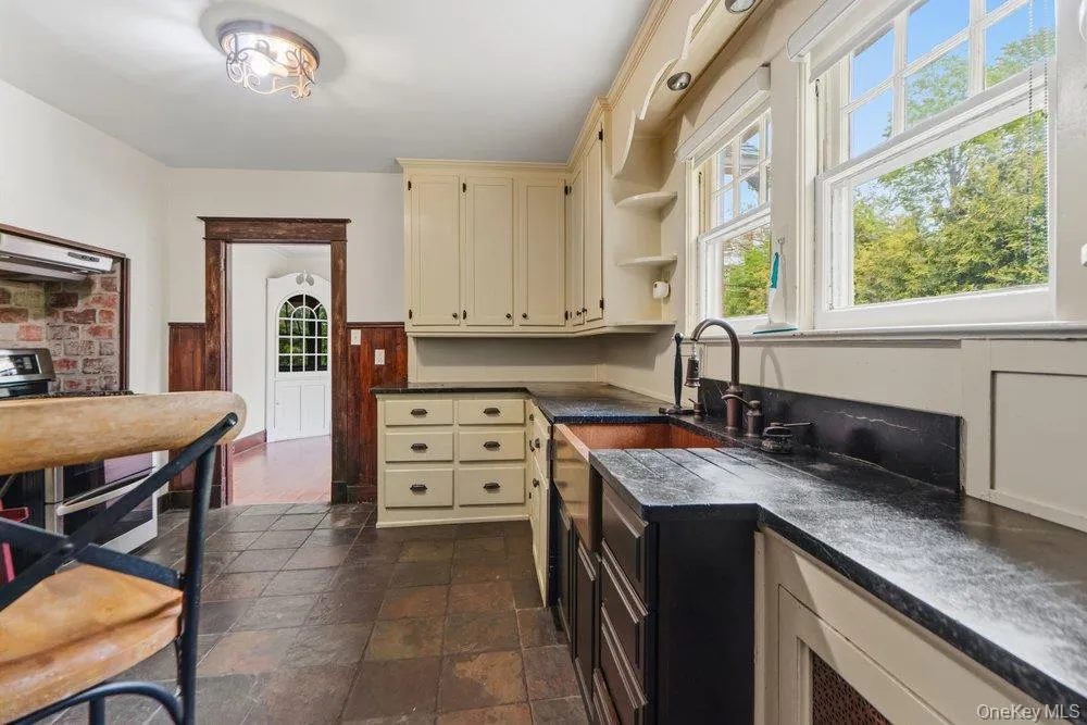 18 Roosevelt Street, Babylon, NY, 3 Bedrooms Bedrooms, 5 Rooms Rooms,1 BathroomBathrooms,Residential Lease,For Rent,Roosevelt,0,1000572 18 Roosevelt Street, Babylon, NY, 3 Bedrooms Bedrooms, 5 Rooms Rooms,1 BathroomBathrooms,Residential Lease,For Rent,Roosevelt,0,1000572