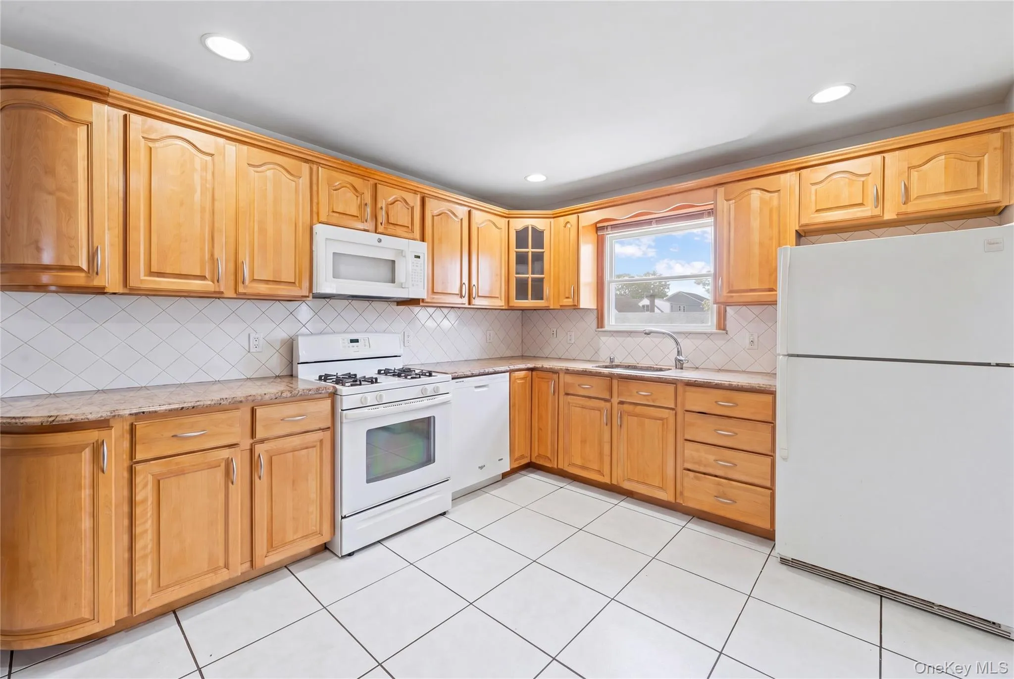 372 Madison Street, Hempstead, NY, 6 Bedrooms Bedrooms, 16 Rooms Rooms,5 BathroomsBathrooms,Residential,For Rent,Madison,0,KEY1000587 372 Madison Street, Hempstead, NY, 6 Bedrooms Bedrooms, 16 Rooms Rooms,5 BathroomsBathrooms,Residential,For Rent,Madison,0,KEY1000587