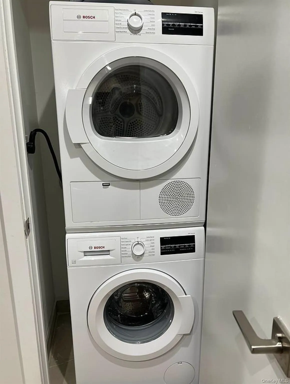 1433 31st Avenue, New York, NY, 1 Bedroom Bedrooms, 4 Rooms Rooms,1 BathroomBathrooms,Residential Lease,For Rent,31st,0,1000600 1433 31st Avenue, New York, NY, 1 Bedroom Bedrooms, 4 Rooms Rooms,1 BathroomBathrooms,Residential Lease,For Rent,31st,0,1000600