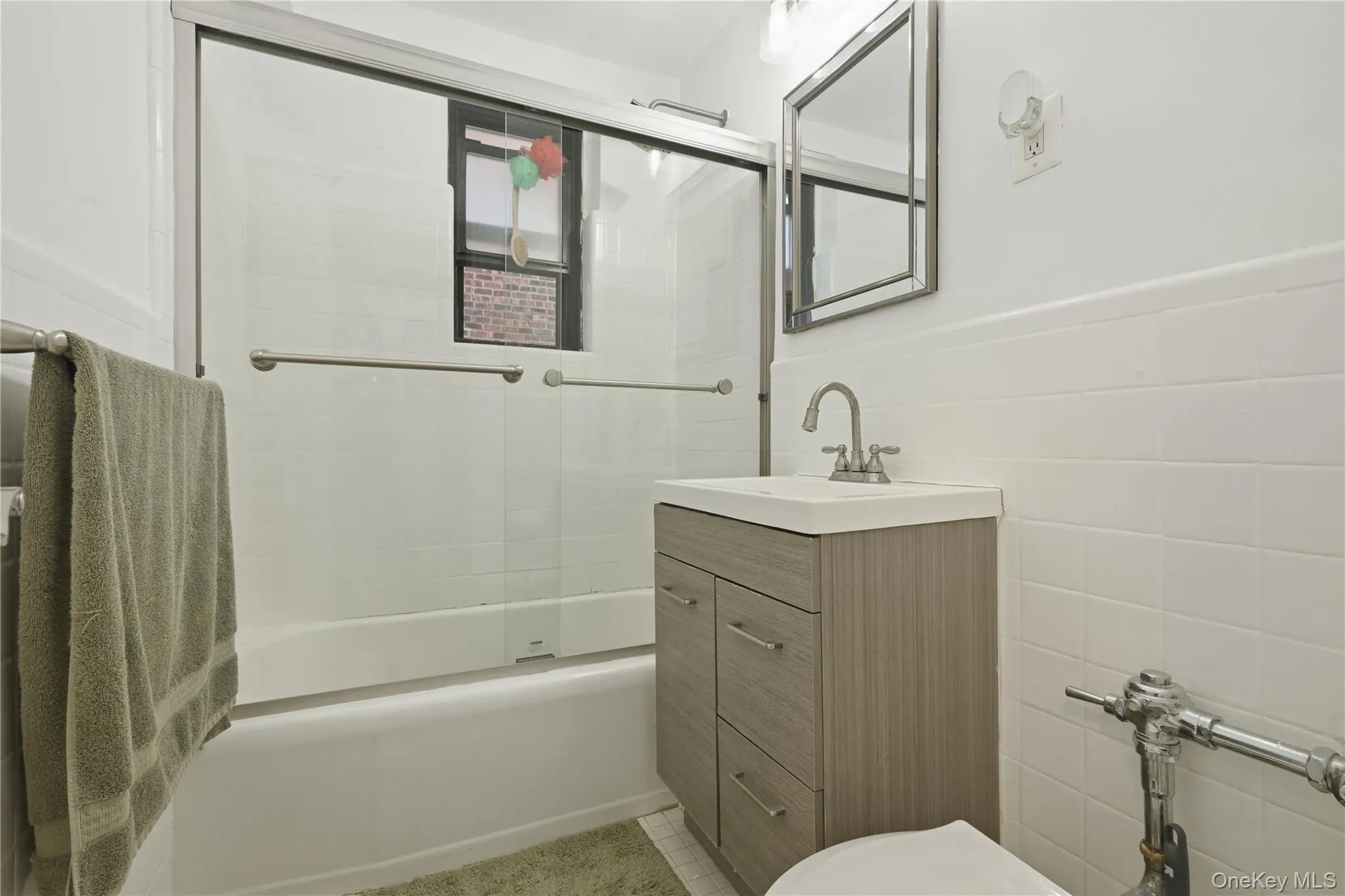 226-26 Union Turnpike, New York, NY, 1 Bedroom Bedrooms, 4 Rooms Rooms,1 BathroomBathrooms,Residential,For Rent,Union,0,1000603 226-26 Union Turnpike, New York, NY, 1 Bedroom Bedrooms, 4 Rooms Rooms,1 BathroomBathrooms,Residential,For Rent,Union,0,1000603