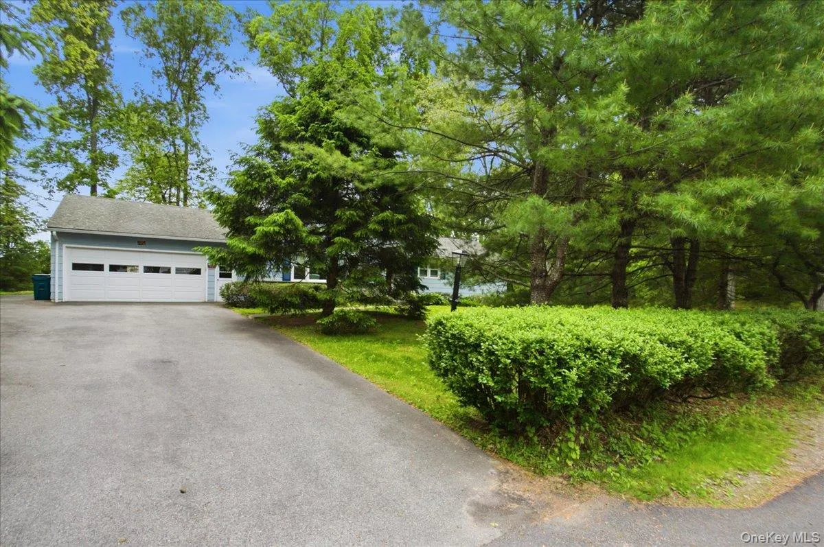 41 Greentree Drive, Hyde Park, NY, 3 Bedrooms Bedrooms, 6 Rooms Rooms,2 BathroomsBathrooms,Residential,For Rent,Greentree,0,1000607 41 Greentree Drive, Hyde Park, NY, 3 Bedrooms Bedrooms, 6 Rooms Rooms,2 BathroomsBathrooms,Residential,For Rent,Greentree,0,1000607