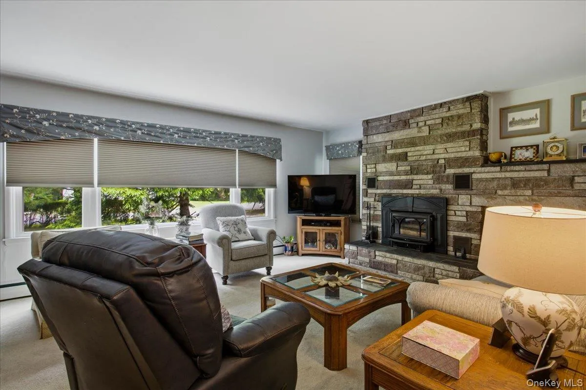 41 Greentree Drive, Hyde Park, NY, 3 Bedrooms Bedrooms, 6 Rooms Rooms,2 BathroomsBathrooms,Residential,For Rent,Greentree,0,1000607 41 Greentree Drive, Hyde Park, NY, 3 Bedrooms Bedrooms, 6 Rooms Rooms,2 BathroomsBathrooms,Residential,For Rent,Greentree,0,1000607