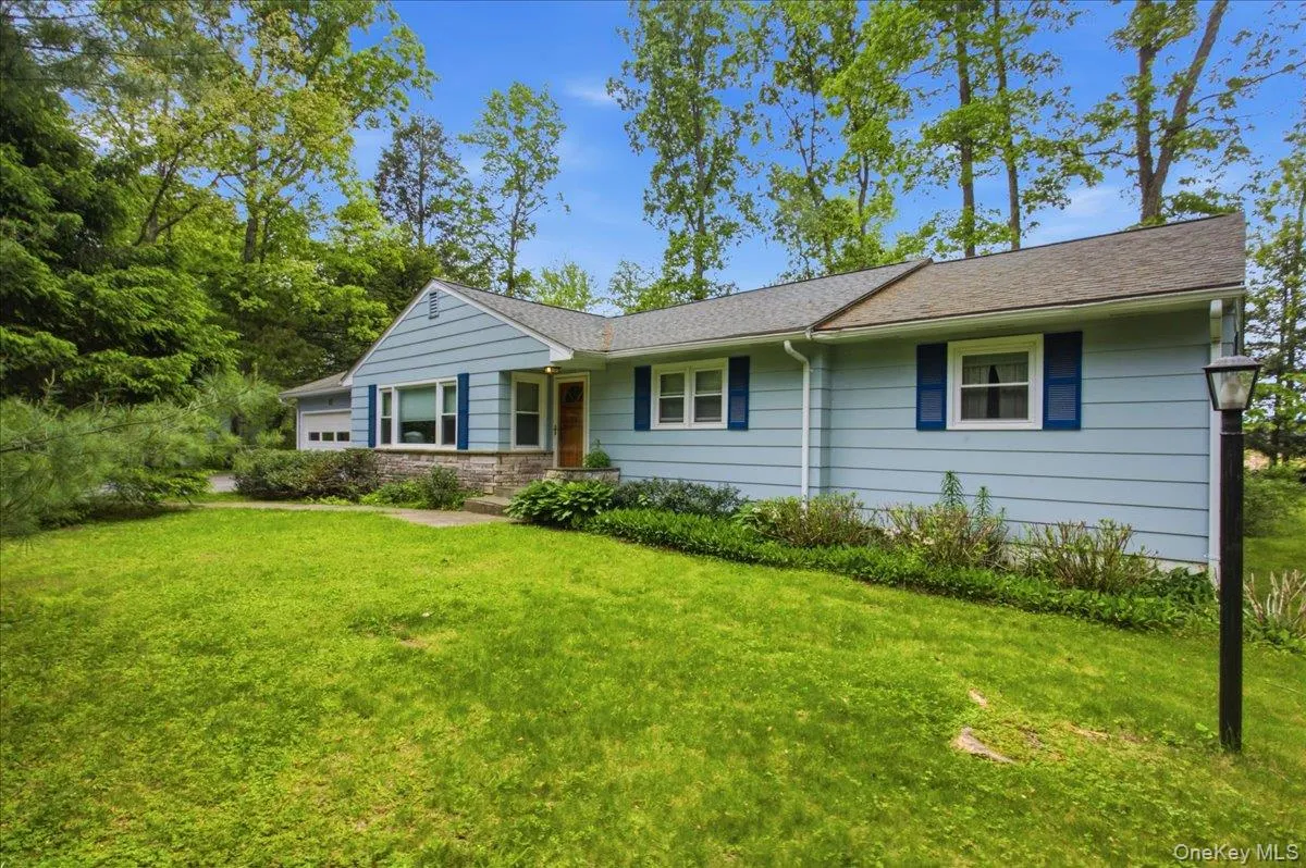 41 Greentree Drive, Hyde Park, NY, 3 Bedrooms Bedrooms, 6 Rooms Rooms,2 BathroomsBathrooms,Residential,For Rent,Greentree,0,1000607 41 Greentree Drive, Hyde Park, NY, 3 Bedrooms Bedrooms, 6 Rooms Rooms,2 BathroomsBathrooms,Residential,For Rent,Greentree,0,1000607