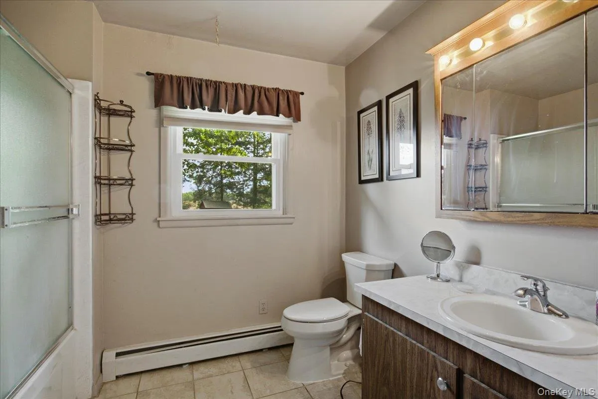 41 Greentree Drive, Hyde Park, NY, 3 Bedrooms Bedrooms, 6 Rooms Rooms,2 BathroomsBathrooms,Residential,For Rent,Greentree,0,1000607 41 Greentree Drive, Hyde Park, NY, 3 Bedrooms Bedrooms, 6 Rooms Rooms,2 BathroomsBathrooms,Residential,For Rent,Greentree,0,1000607