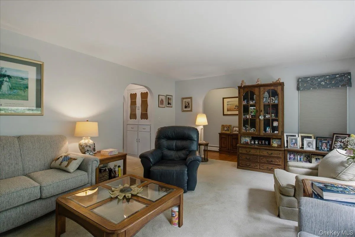41 Greentree Drive, Hyde Park, NY, 3 Bedrooms Bedrooms, 6 Rooms Rooms,2 BathroomsBathrooms,Residential,For Rent,Greentree,0,1000607 41 Greentree Drive, Hyde Park, NY, 3 Bedrooms Bedrooms, 6 Rooms Rooms,2 BathroomsBathrooms,Residential,For Rent,Greentree,0,1000607