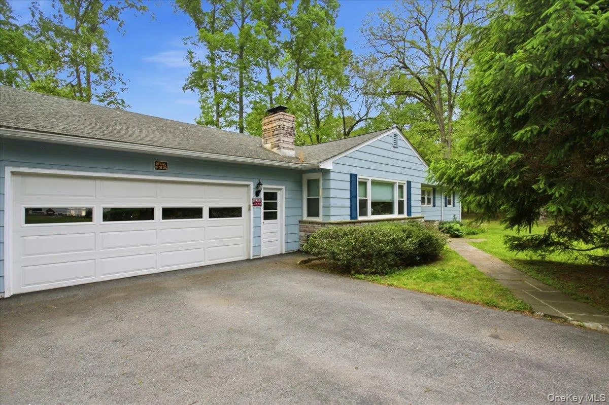 41 Greentree Drive, Hyde Park, NY, 3 Bedrooms Bedrooms, 6 Rooms Rooms,2 BathroomsBathrooms,Residential,For Rent,Greentree,0,1000607 41 Greentree Drive, Hyde Park, NY, 3 Bedrooms Bedrooms, 6 Rooms Rooms,2 BathroomsBathrooms,Residential,For Rent,Greentree,0,1000607