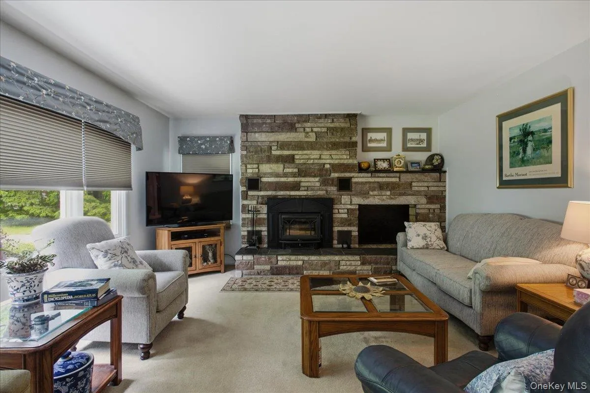 41 Greentree Drive, Hyde Park, NY, 3 Bedrooms Bedrooms, 6 Rooms Rooms,2 BathroomsBathrooms,Residential,For Rent,Greentree,0,1000607 41 Greentree Drive, Hyde Park, NY, 3 Bedrooms Bedrooms, 6 Rooms Rooms,2 BathroomsBathrooms,Residential,For Rent,Greentree,0,1000607