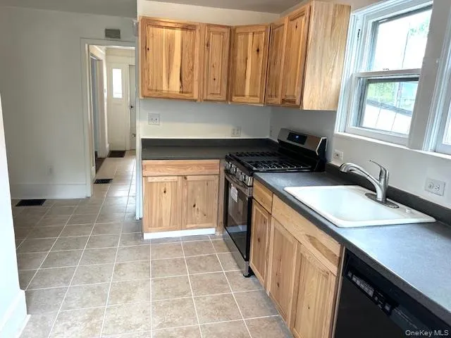 100 Innis Avenue, Poughkeepsie, NY, 3 Bedrooms Bedrooms, 10 Rooms Rooms,2 BathroomsBathrooms,Residential,For Rent,Innis,0,1000609 100 Innis Avenue, Poughkeepsie, NY, 3 Bedrooms Bedrooms, 10 Rooms Rooms,2 BathroomsBathrooms,Residential,For Rent,Innis,0,1000609