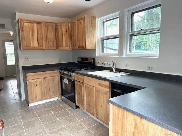 100 Innis Avenue, Poughkeepsie, NY, 3 Bedrooms Bedrooms, 10 Rooms Rooms,2 BathroomsBathrooms,Residential,For Rent,Innis,0,1000609 100 Innis Avenue, Poughkeepsie, NY, 3 Bedrooms Bedrooms, 10 Rooms Rooms,2 BathroomsBathrooms,Residential,For Rent,Innis,0,1000609