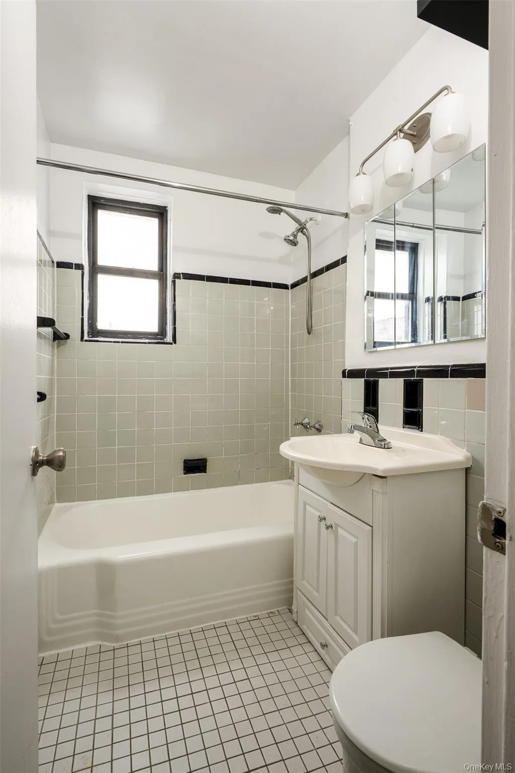 103-25 68th Avenue, New York, NY, 4 Rooms Rooms,1 BathroomBathrooms,Residential,For Rent,68th,0,1000616 103-25 68th Avenue, New York, NY, 4 Rooms Rooms,1 BathroomBathrooms,Residential,For Rent,68th,0,1000616