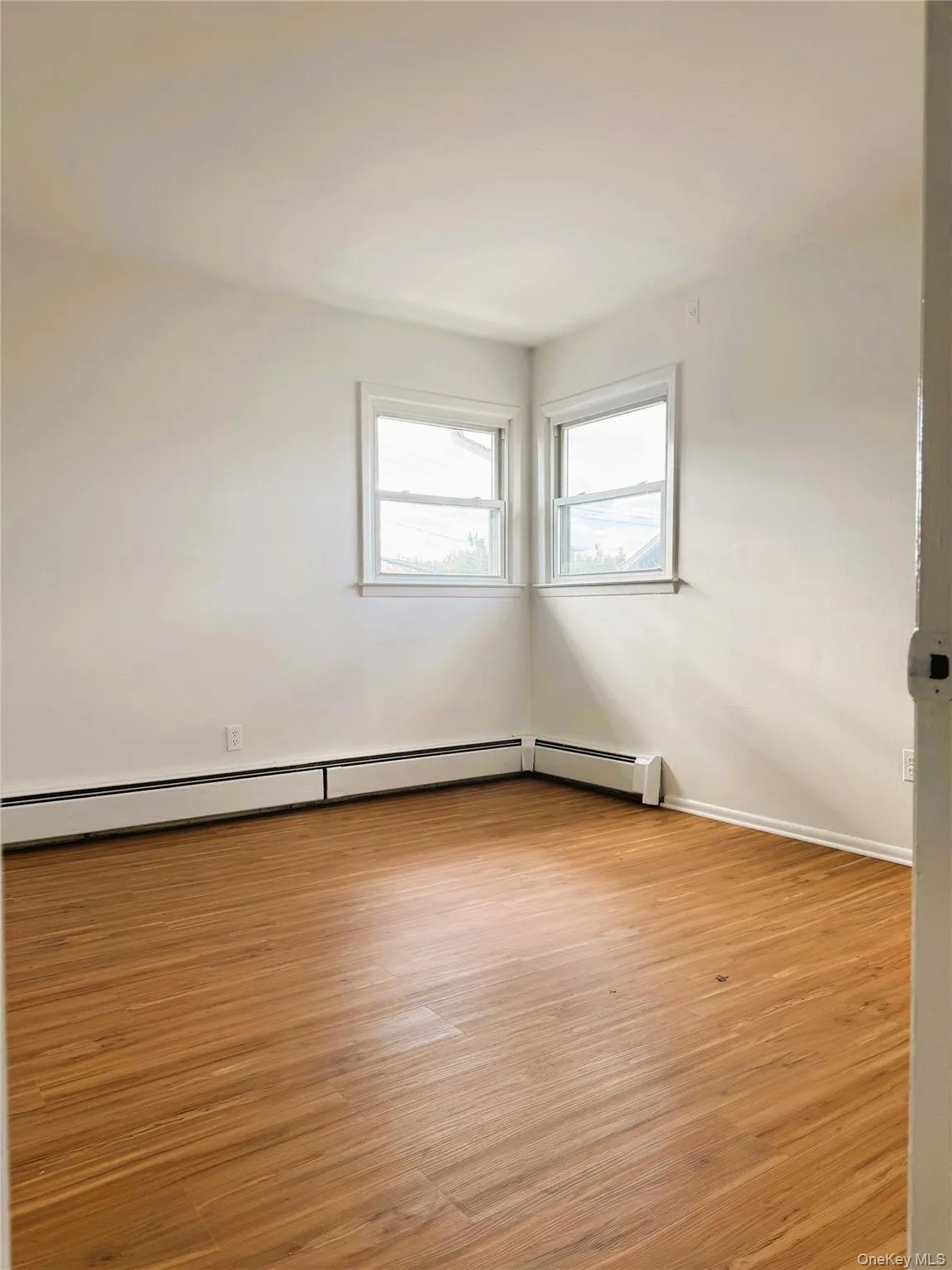 131 Roslyn Road, North Hempstead, NY, 3 Bedrooms Bedrooms, 6 Rooms Rooms,2 BathroomsBathrooms,Residential Lease,For Rent,Roslyn,0,1000619 131 Roslyn Road, North Hempstead, NY, 3 Bedrooms Bedrooms, 6 Rooms Rooms,2 BathroomsBathrooms,Residential Lease,For Rent,Roslyn,0,1000619