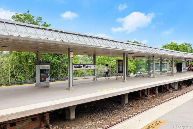 White Plains MetroNorth station. White Plains MetroNorth station.