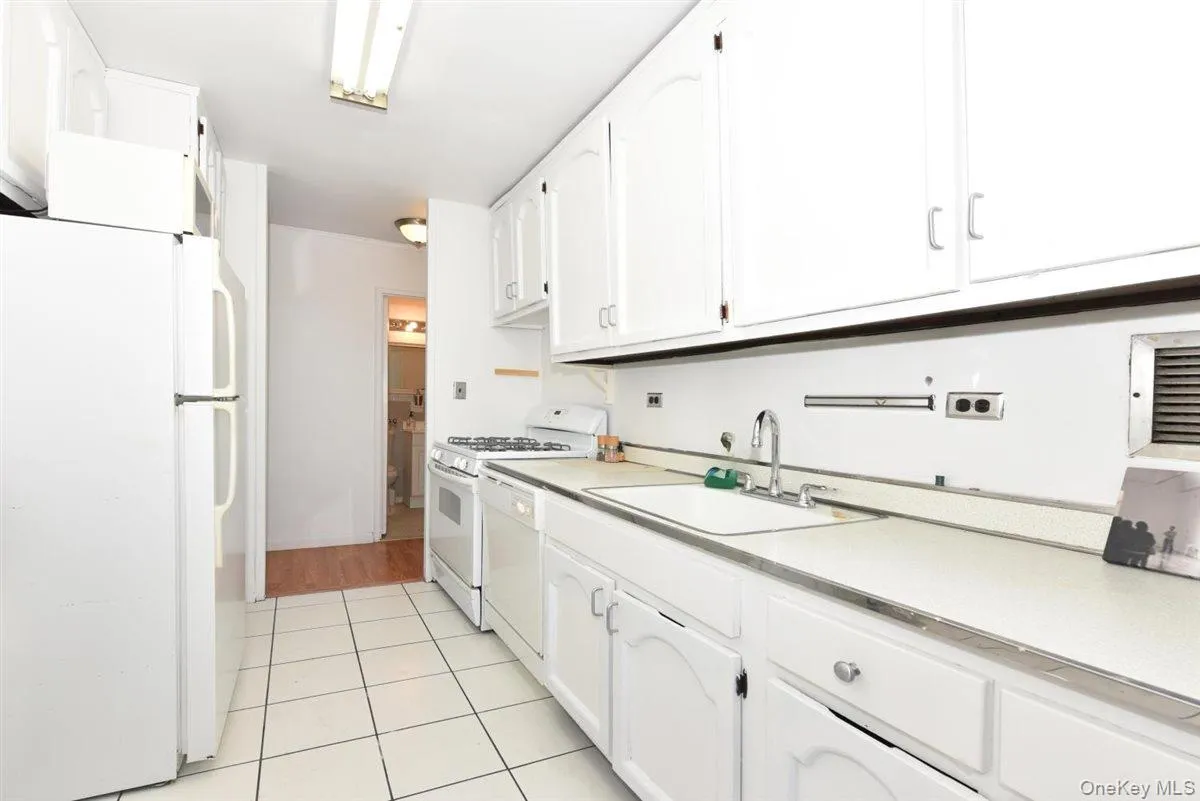 175-20 Wexford Terrace, New York, NY, 2 Bedrooms Bedrooms, 3 Rooms Rooms,2 BathroomsBathrooms,Residential,For Rent,Wexford,0,1000632 175-20 Wexford Terrace, New York, NY, 2 Bedrooms Bedrooms, 3 Rooms Rooms,2 BathroomsBathrooms,Residential,For Rent,Wexford,0,1000632