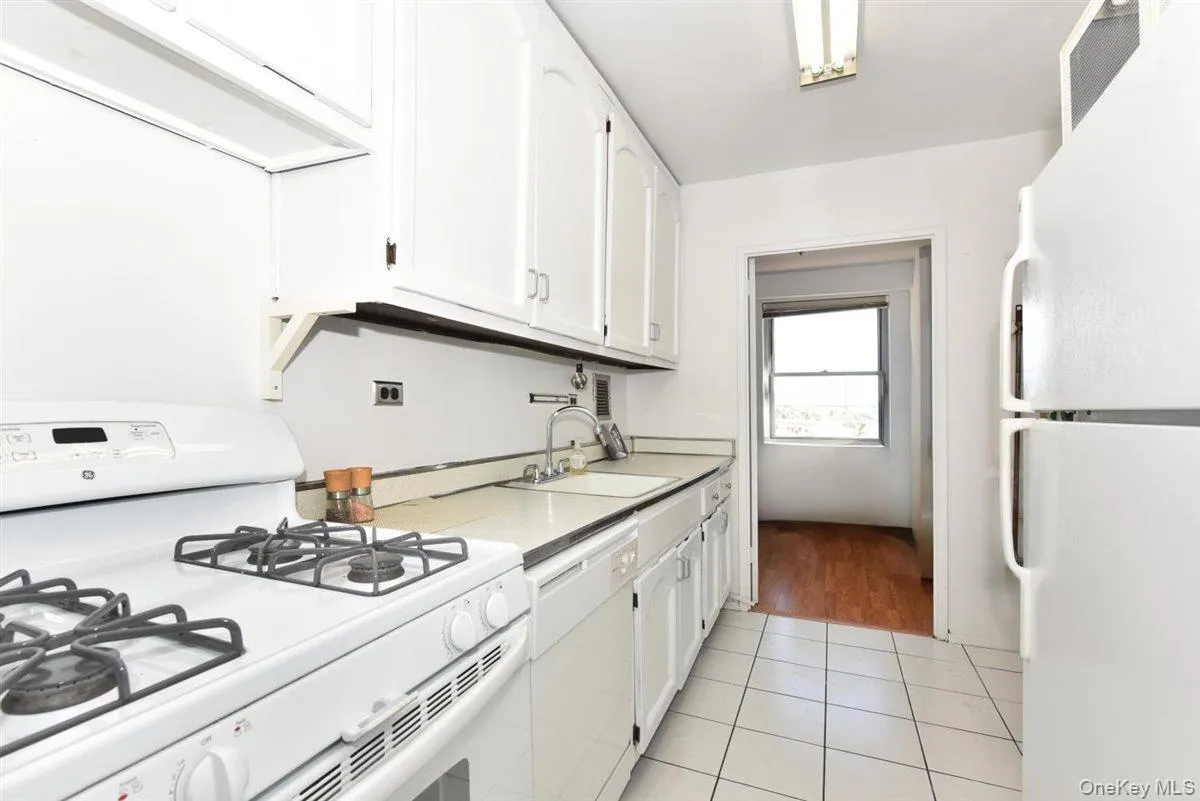 175-20 Wexford Terrace, New York, NY, 2 Bedrooms Bedrooms, 3 Rooms Rooms,2 BathroomsBathrooms,Residential,For Rent,Wexford,0,1000632 175-20 Wexford Terrace, New York, NY, 2 Bedrooms Bedrooms, 3 Rooms Rooms,2 BathroomsBathrooms,Residential,For Rent,Wexford,0,1000632