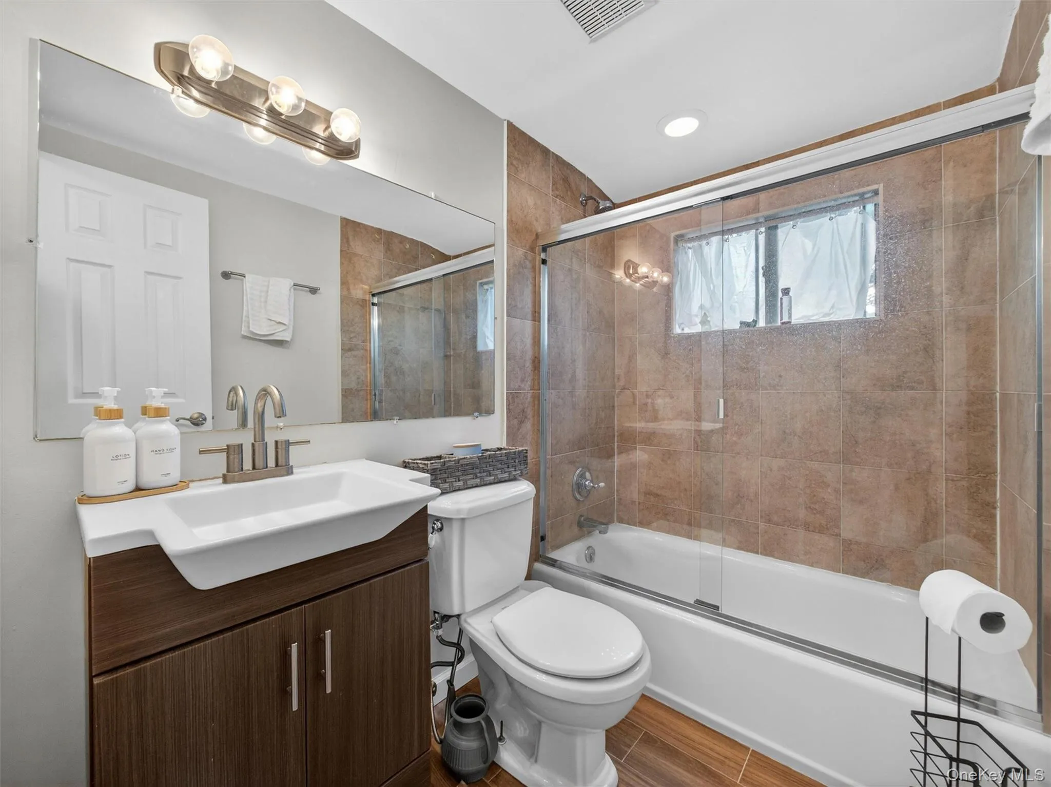 17 Grand Street, Clarkstown, NY, 4 Bedrooms Bedrooms, 8 Rooms Rooms,2 BathroomsBathrooms,Residential,For Rent,Grand,0,1000653 17 Grand Street, Clarkstown, NY, 4 Bedrooms Bedrooms, 8 Rooms Rooms,2 BathroomsBathrooms,Residential,For Rent,Grand,0,1000653