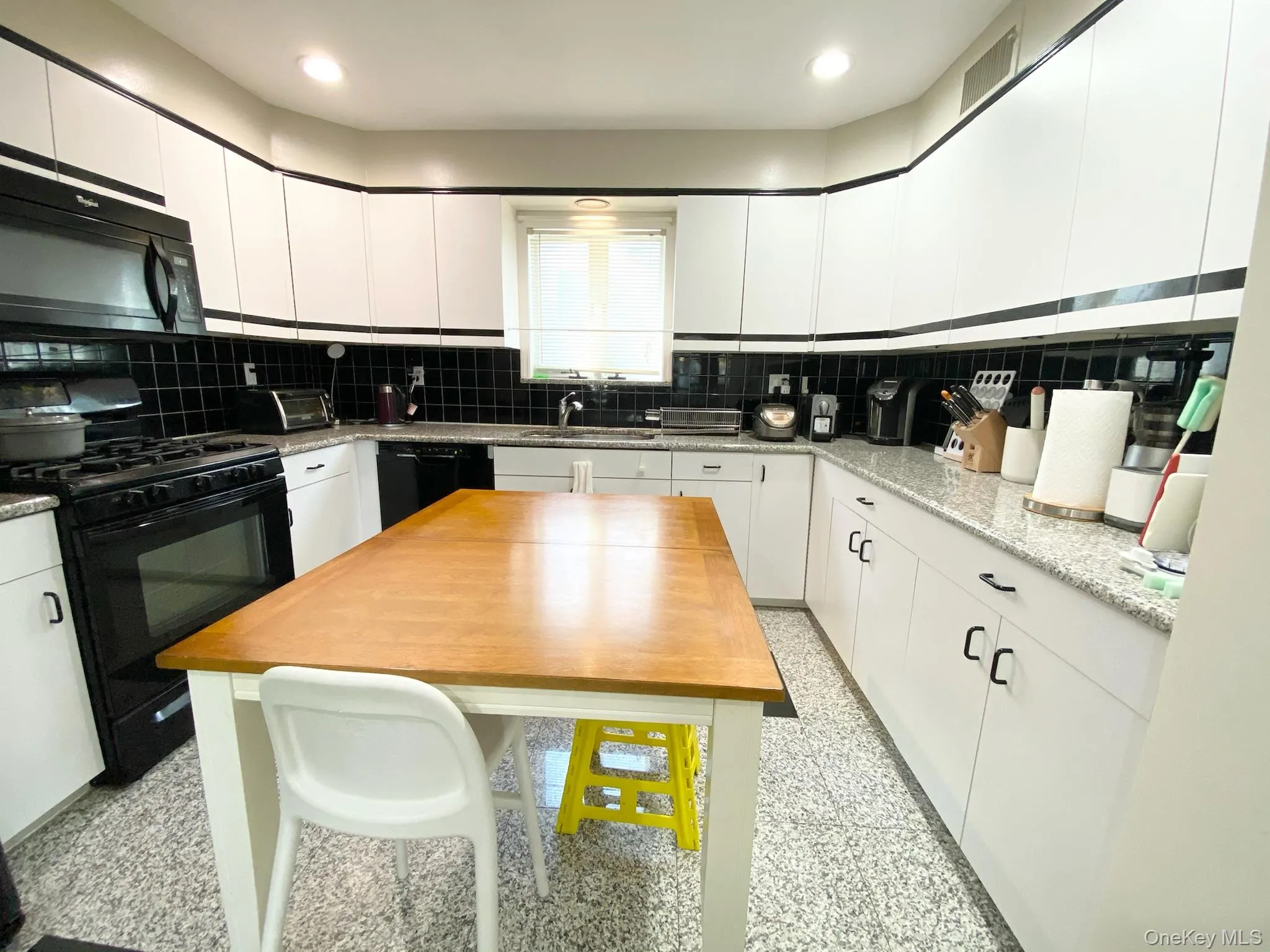 46 Glen Road, Eastchester, NY, 3 Bedrooms Bedrooms, 5 Rooms Rooms,2 BathroomsBathrooms,Residential Lease,For Rent,Glen,0,1000667 46 Glen Road, Eastchester, NY, 3 Bedrooms Bedrooms, 5 Rooms Rooms,2 BathroomsBathrooms,Residential Lease,For Rent,Glen,0,1000667