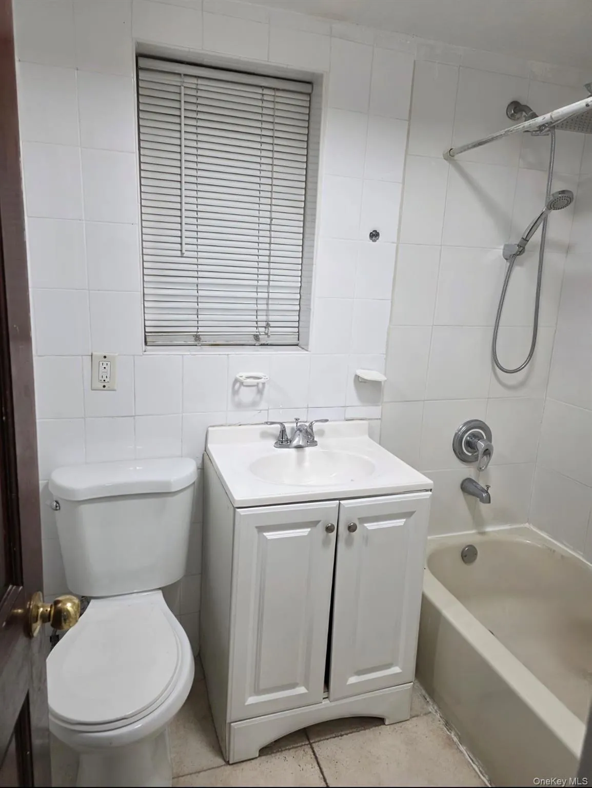 1729 Barnes Avenue, New York, NY, 2 Bedrooms Bedrooms, 4 Rooms Rooms,1 BathroomBathrooms,Residential Lease,For Rent,Barnes,0,1000672 1729 Barnes Avenue, New York, NY, 2 Bedrooms Bedrooms, 4 Rooms Rooms,1 BathroomBathrooms,Residential Lease,For Rent,Barnes,0,1000672